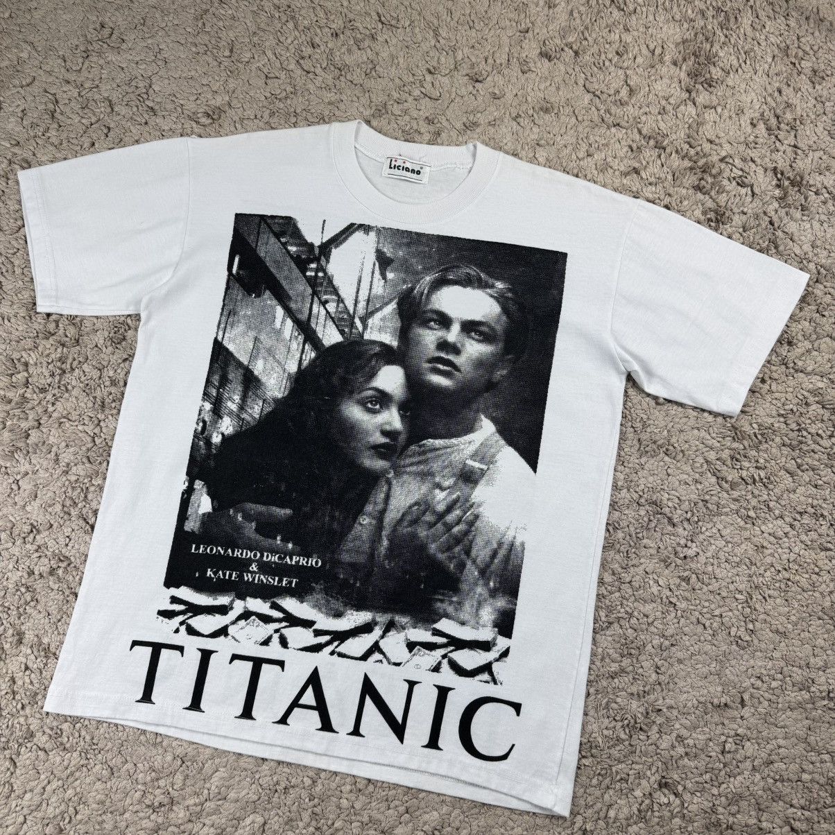 Vintage Vintage Bootleg Titanic Graphic Poster T-shirt Size US M / EU 48-50 / 2 - 4 Thumbnail