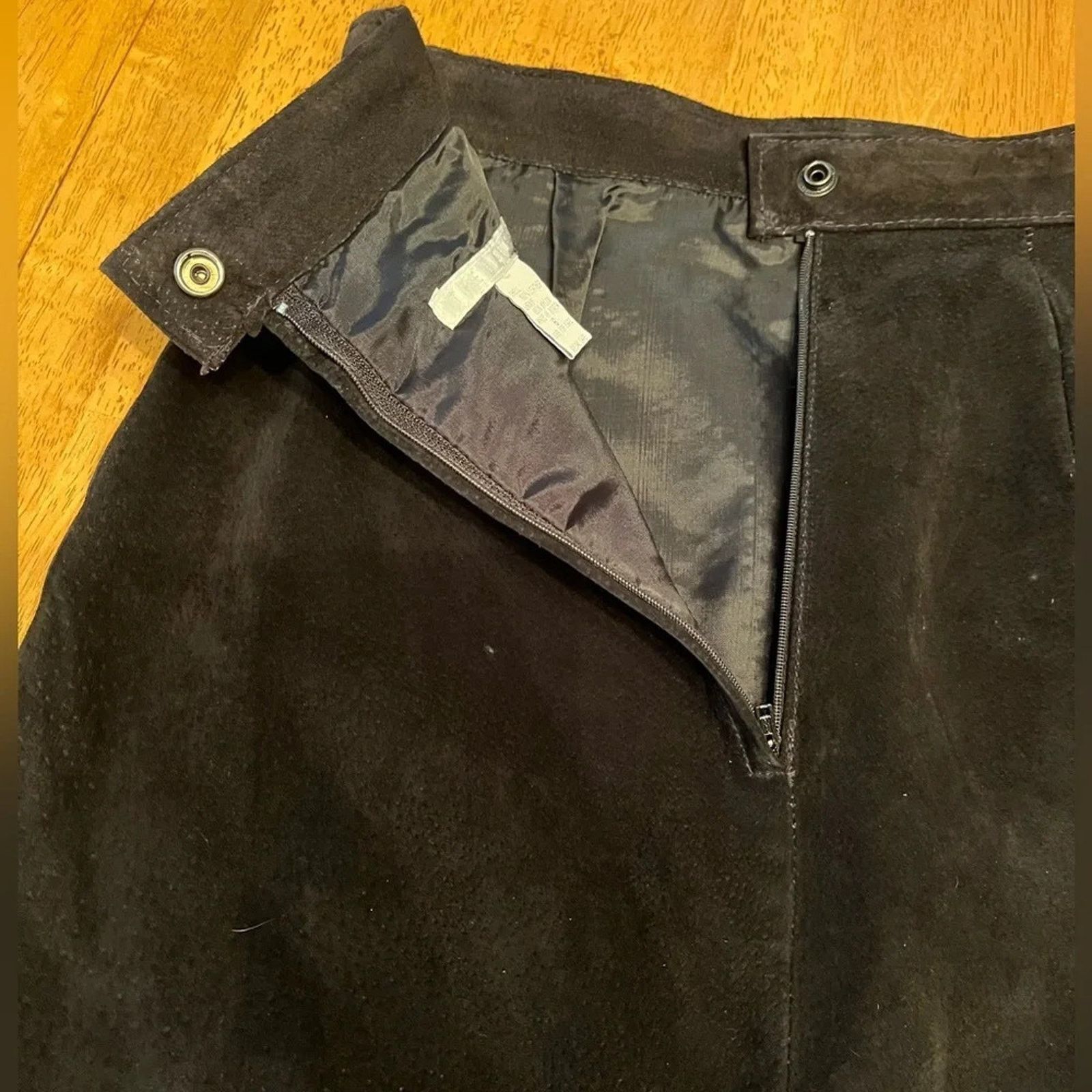 The Unbranded Brand The Limited vintage 100% suede leather skirt, size 6. Size 28" / US 6 / IT 42 - 4 Thumbnail