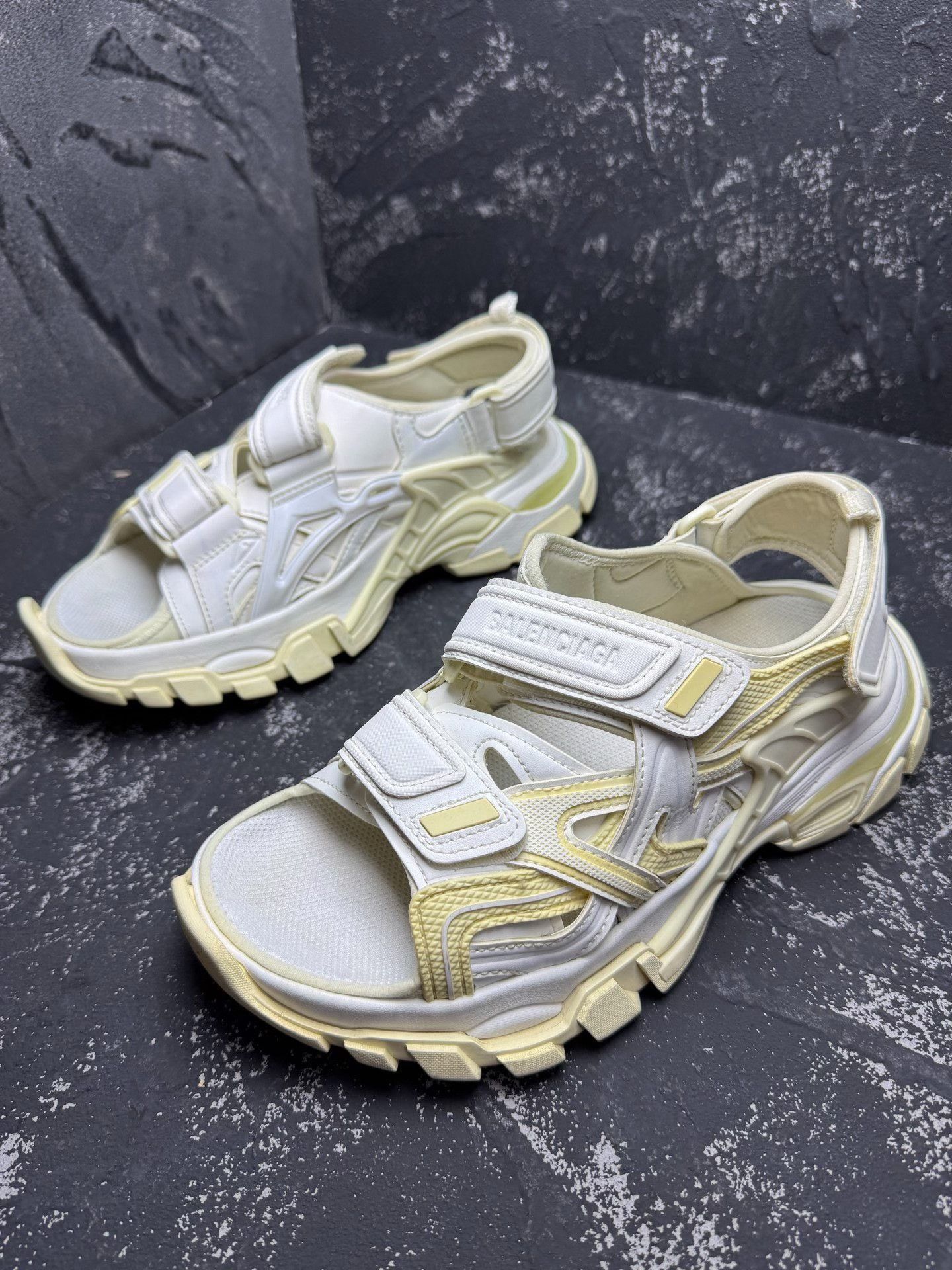 Balenciaga Balenciaga White Sandals 5 Men Size US 5 / EU 37 - 1 Thumbnail