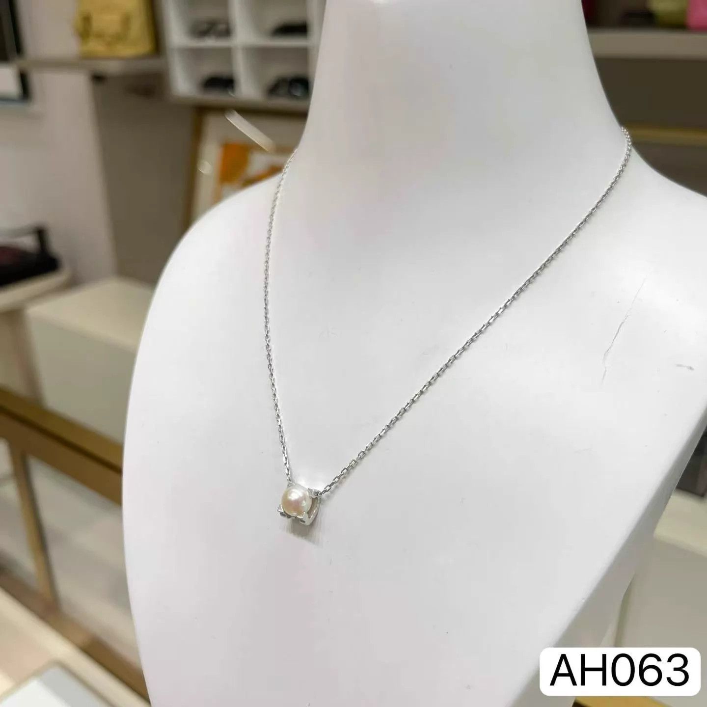 Cartier Cartier C DE CARTIER 18K Bull Head Akoya Pearl Necklace Size ONE SIZE - 7 Thumbnail