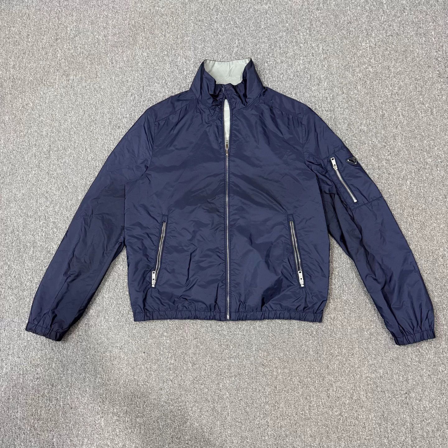 Prada Prada recycled nylon triangle logo 2-sided 52 99new jkt Size US L / EU 52-54 / 3 - 1 Thumbnail