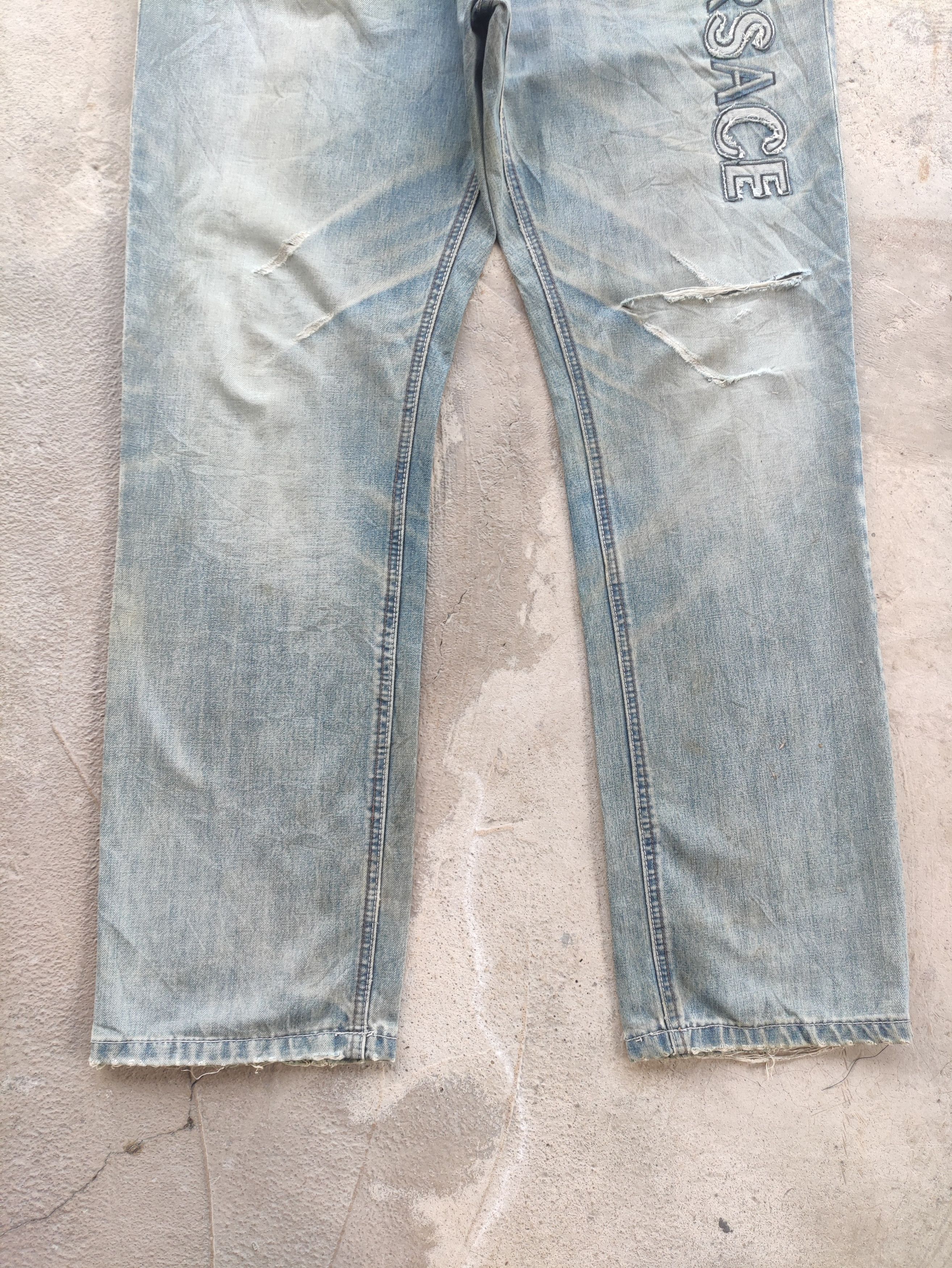 Versace Vintage Versace Button Jean Distressed Faded Denim Size US 40 / EU 56 - 5 Thumbnail