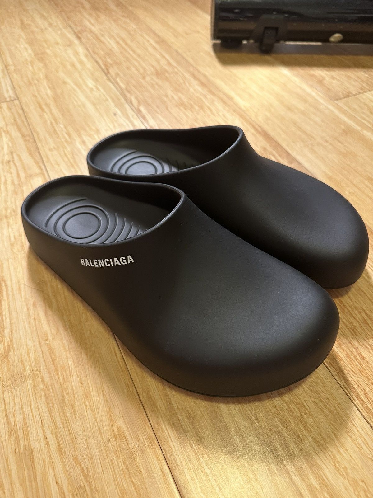 Balenciaga Balenciaga Pool Closed Slides Size US 8.5 / EU 41-42 - 4 Thumbnail