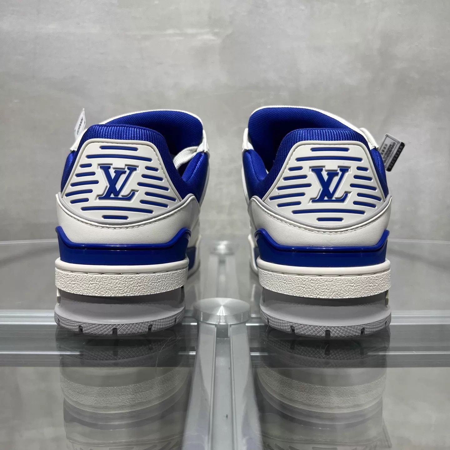 Louis Vuitton LV Trainer White & Blue Embossed UK3.5 37.5 Size US 7 / IT 37 - 6 Thumbnail