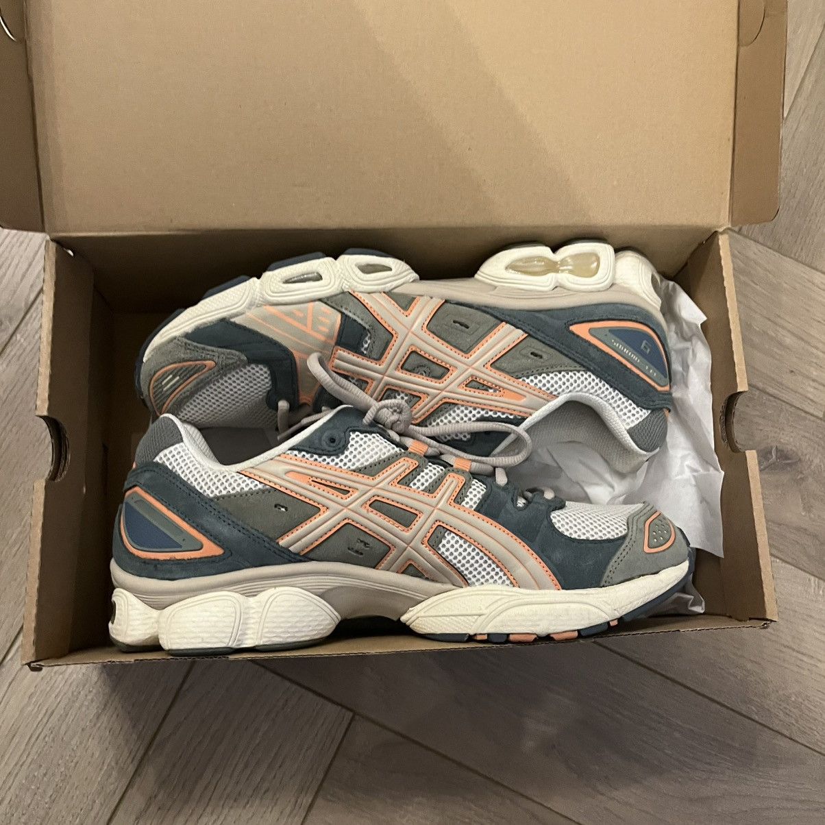 Asics Asics Gel Nimbus 9 Cream Feather Grey Trainers Size US 11 / EU 44 - 9 Thumbnail