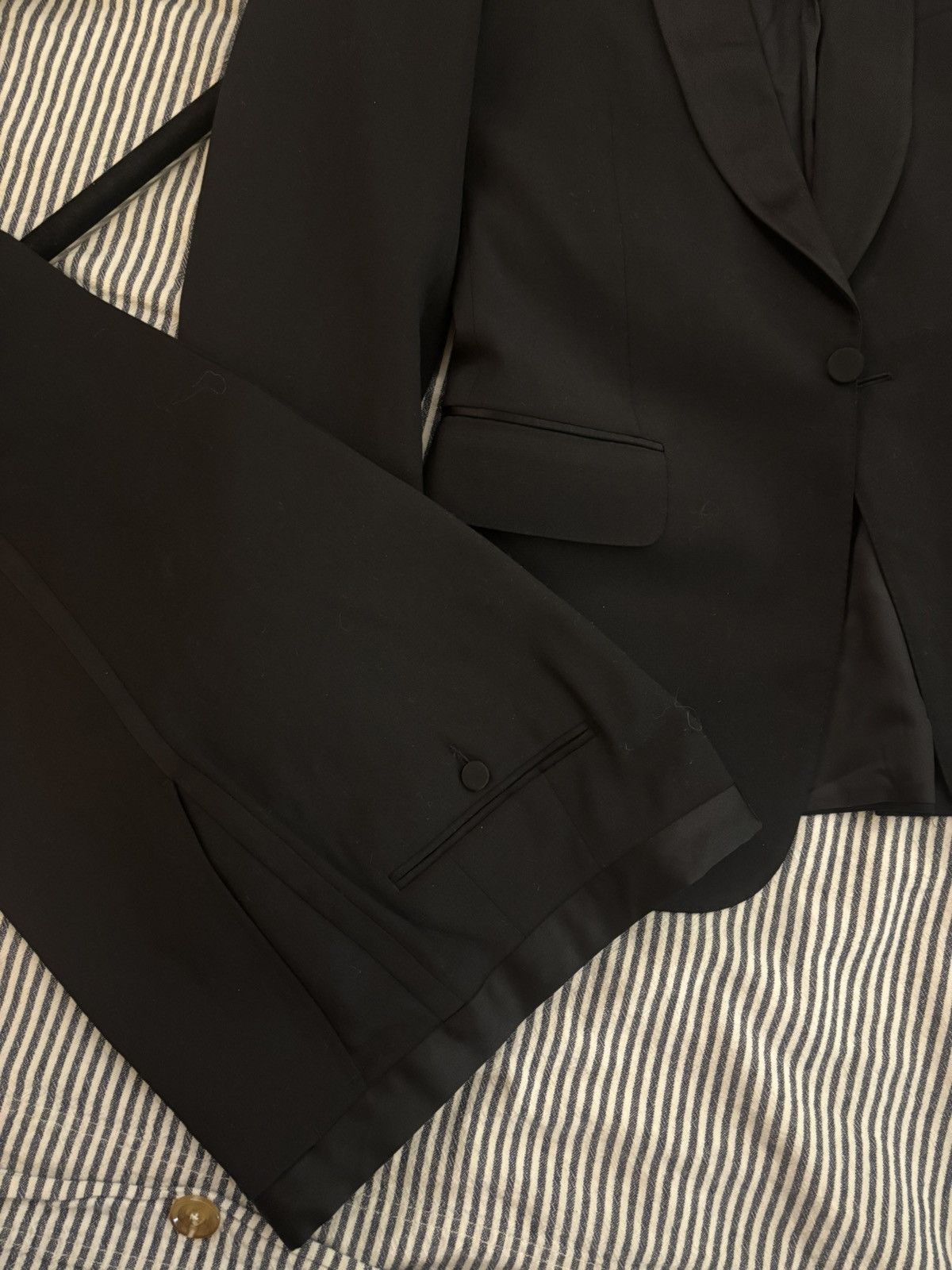 Gucci Gucci- wool shawl lapel tuxedo Size 48R - 7 Thumbnail