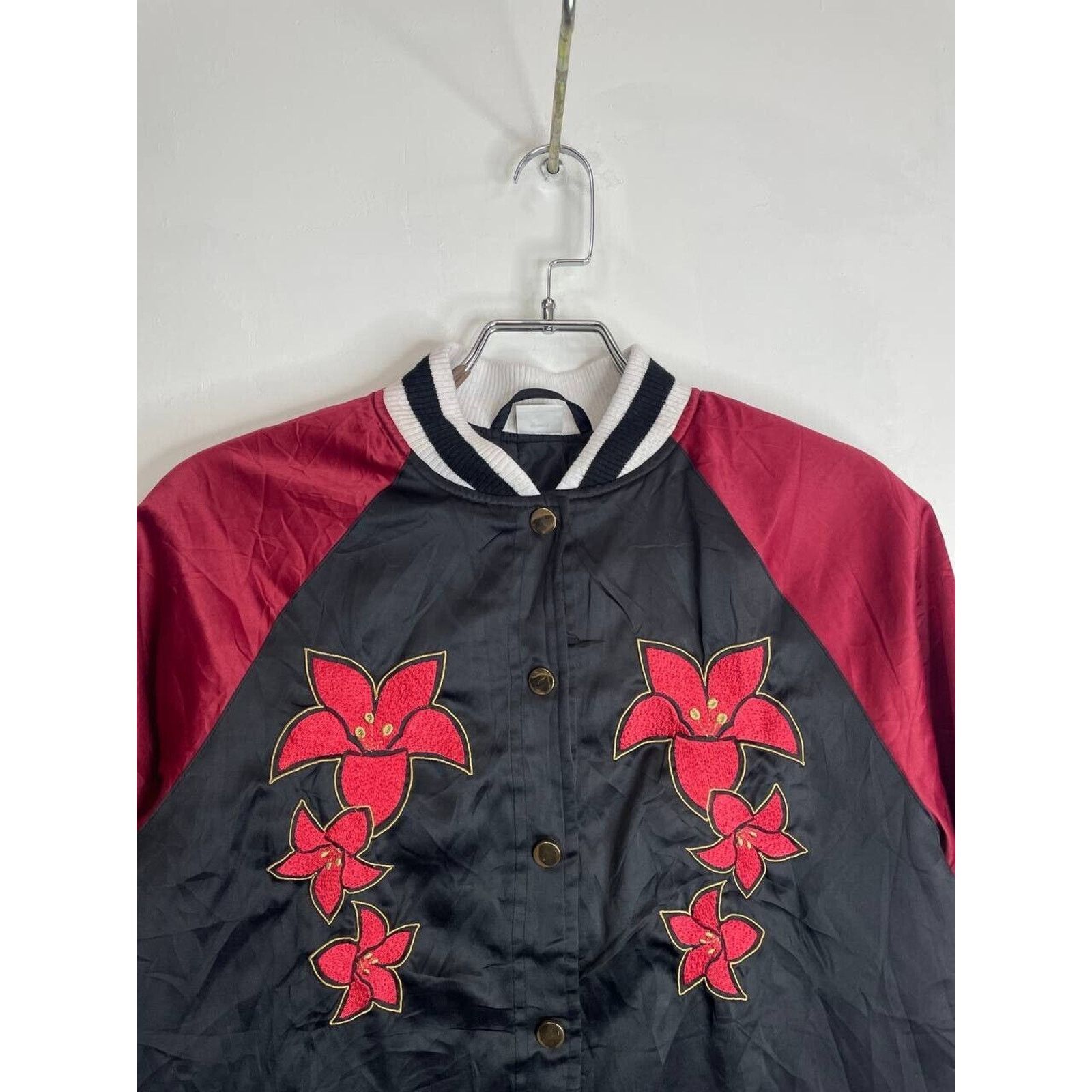 Disney × Vintage Vintage Bomber Jacket Embroidered Dragon Floral Mulan Disney Size S / US 4 / IT 40 - 2 Thumbnail