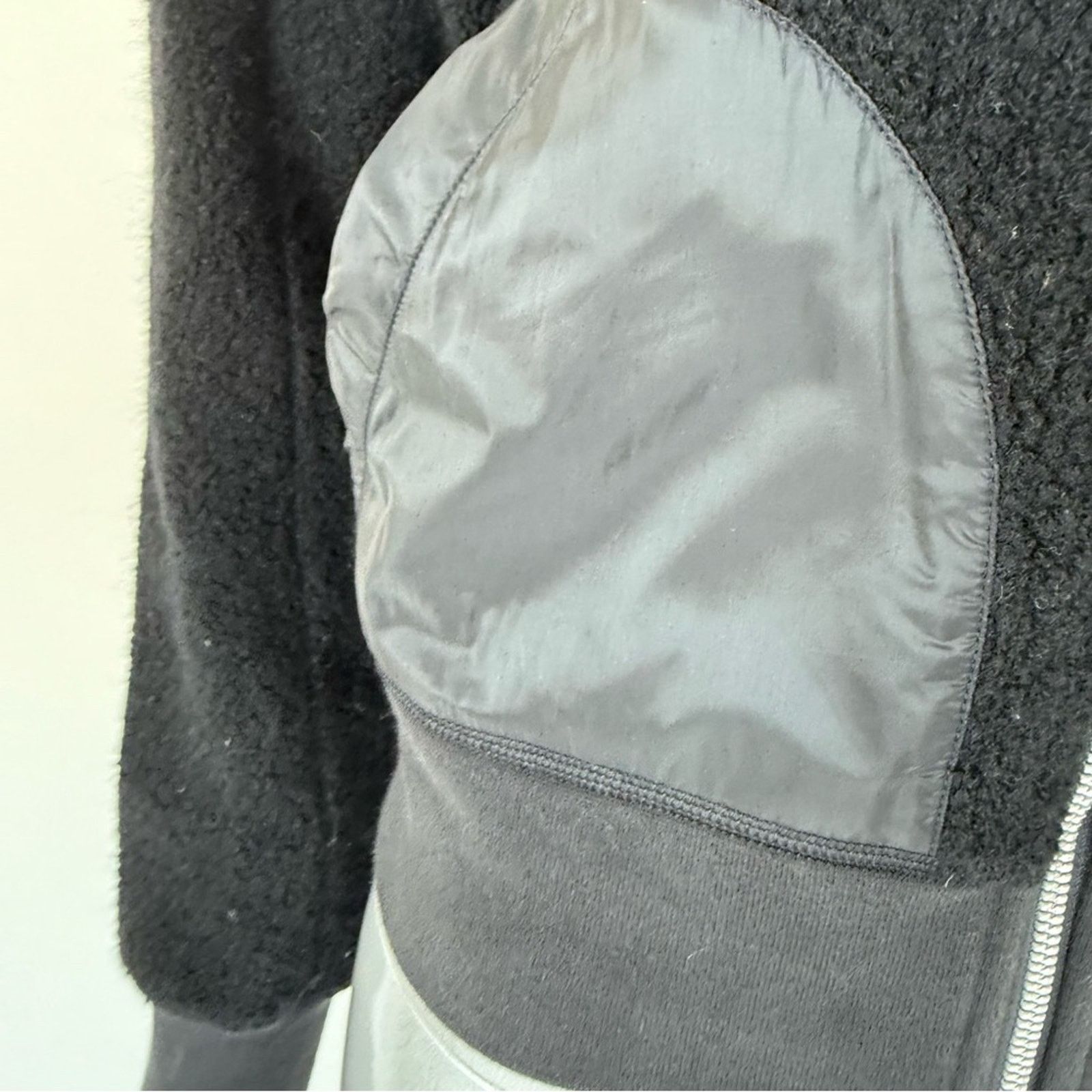 Lululemon Lululemon Athletica women sherpa jacket size 6 Size 28" / US 6 / IT 42 - 2 Thumbnail