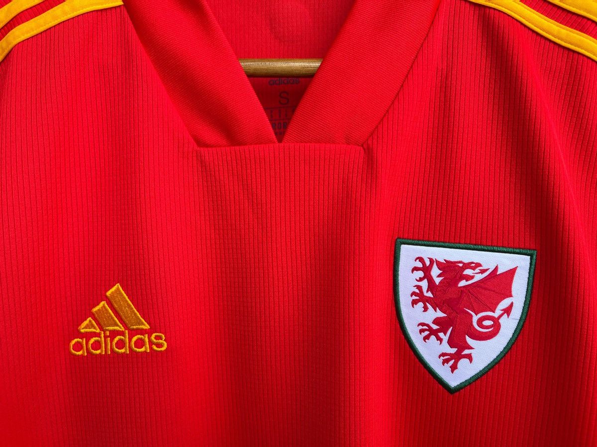 Adidas 2020 Wales soccer jerseys EURO CUP Wales football shirt BALE Size US S / EU 44-46 / 1 - 3 Thumbnail