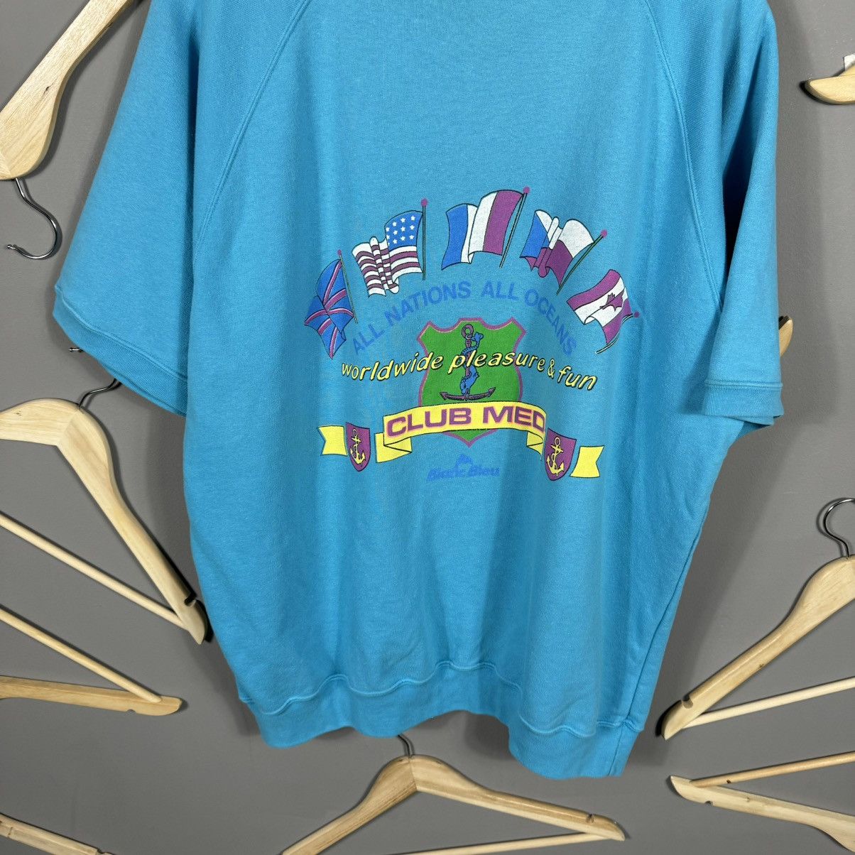 Vintage Vintage Blanc Bleu Club Med XL Graphic Sweatshirt Size US XL / EU 56 / 4 - 4 Thumbnail