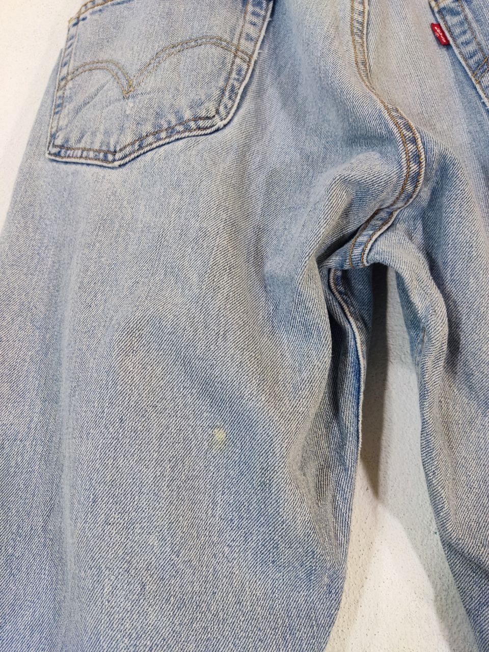 Levi's vintage levis 505 regular fit lightwash denim Size US 37 - 6 Thumbnail