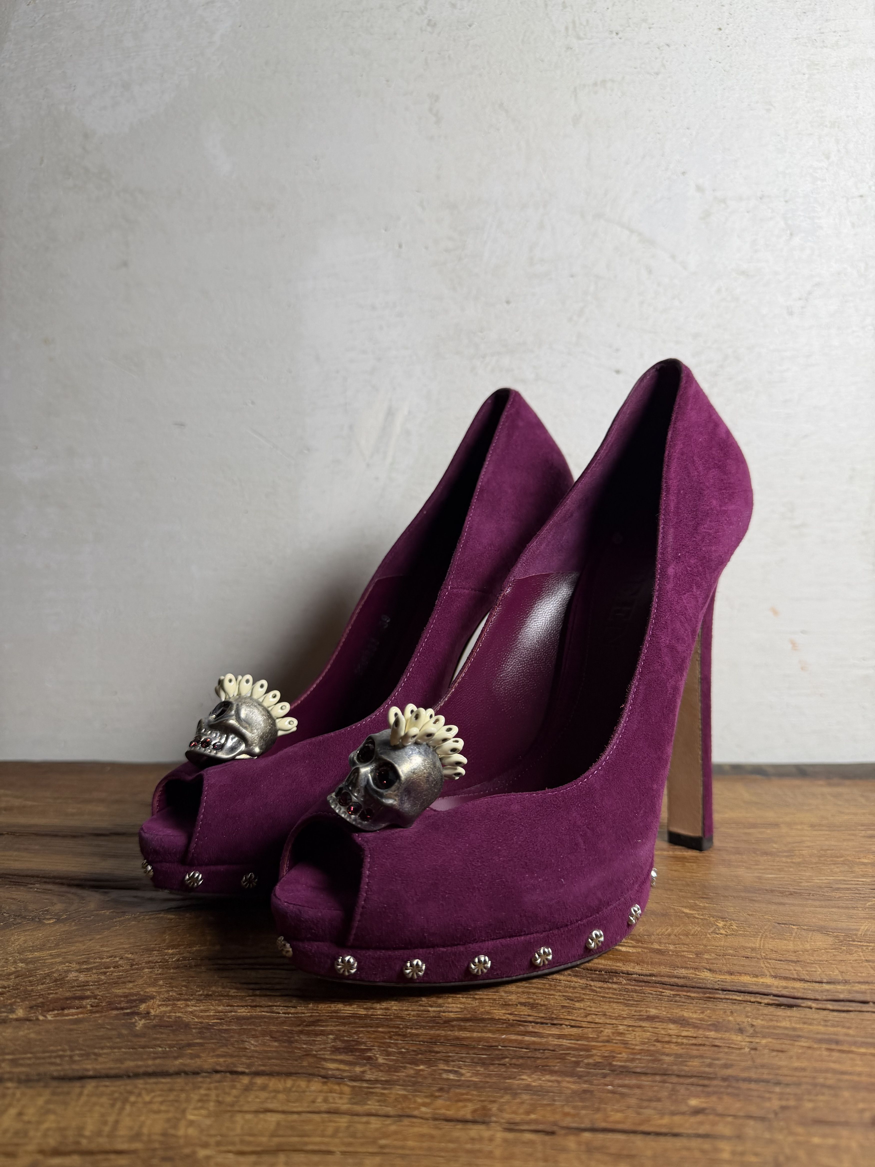 Alexander McQueen Alexander McQueen Purple Suede Embellished Skull Pumps Size US 10 / IT 40 - 1 Thumbnail