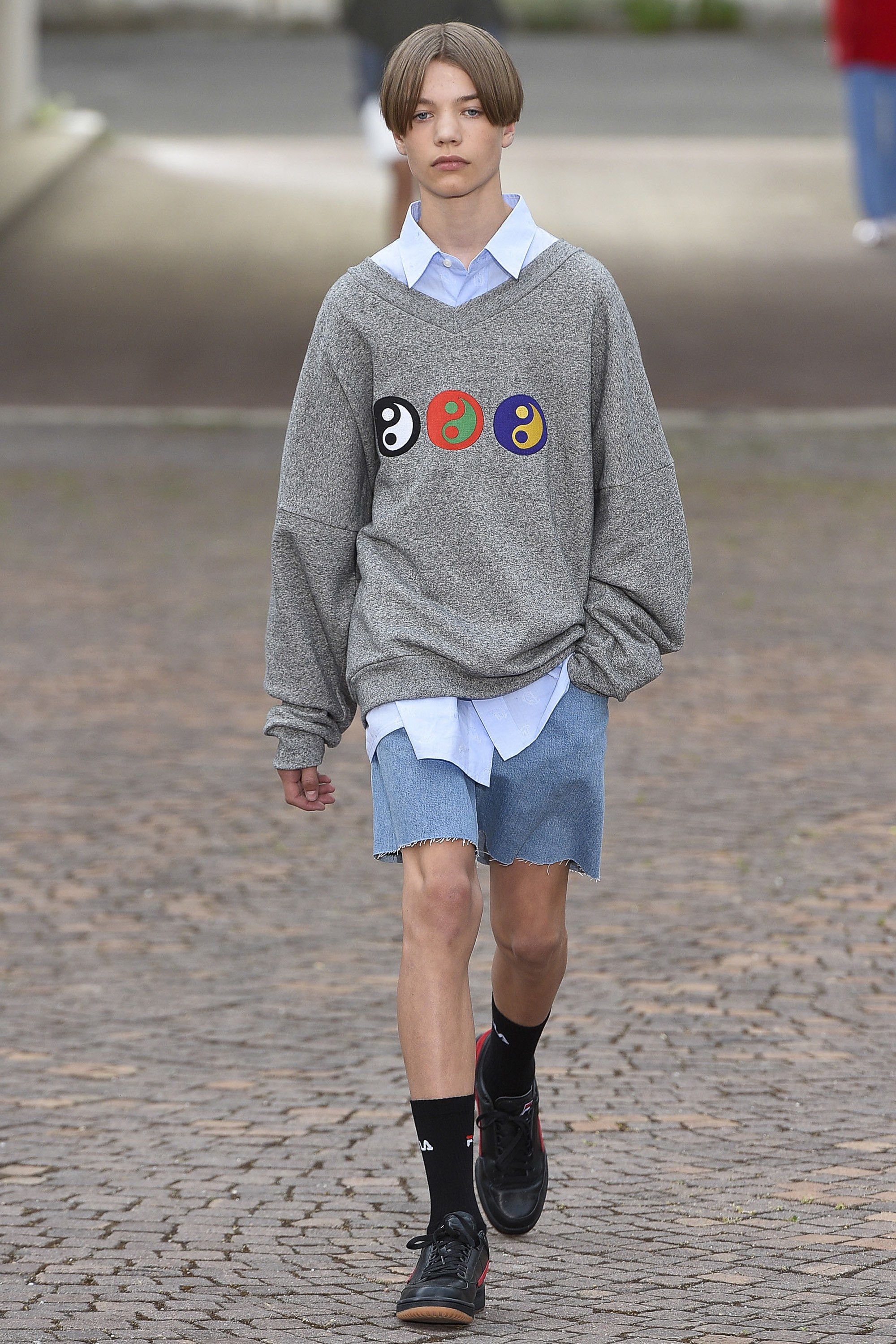 Gosha Rubchinskiy Gosha Rubchinskiy S/S 2017 Yin-Yang V-neck sweatshirt size S Size US S / EU 44-46 / 1 - 2 Thumbnail