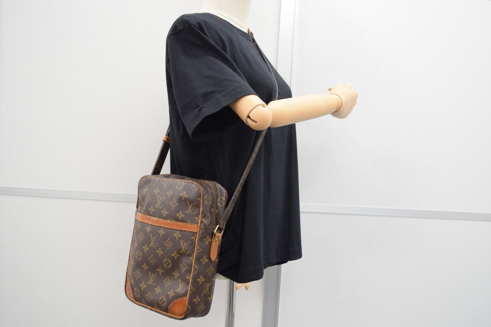 Louis Vuitton LV Danube GM Crossbody Bag Monogram Canvas M45262 Size ONE SIZE - 15 Thumbnail