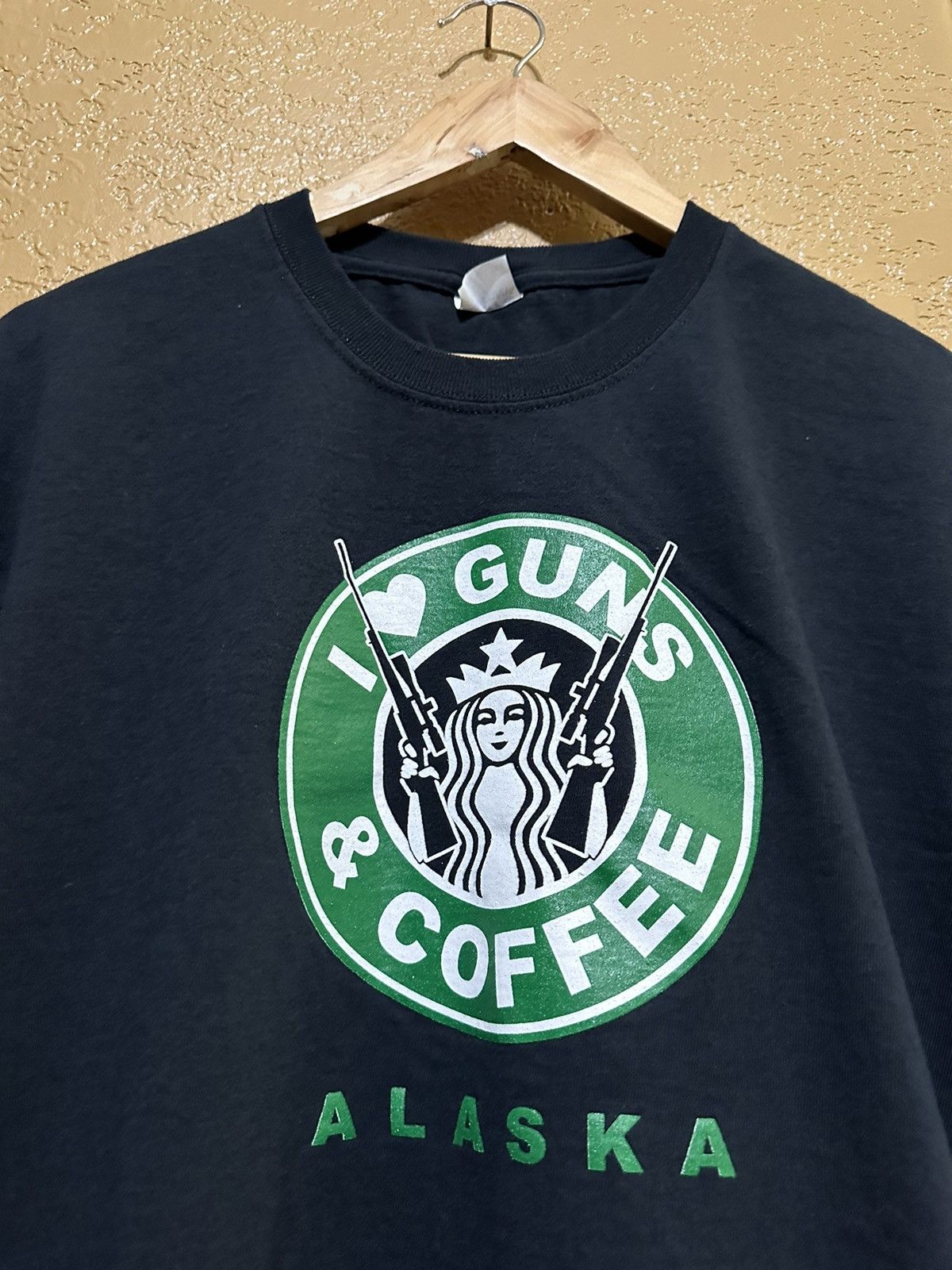 4GSELLER × Japanese Brand I Heart Guns & Coffee Starbucks T Shirt Y2K Size US L / EU 52-54 / 3 - 2 Thumbnail