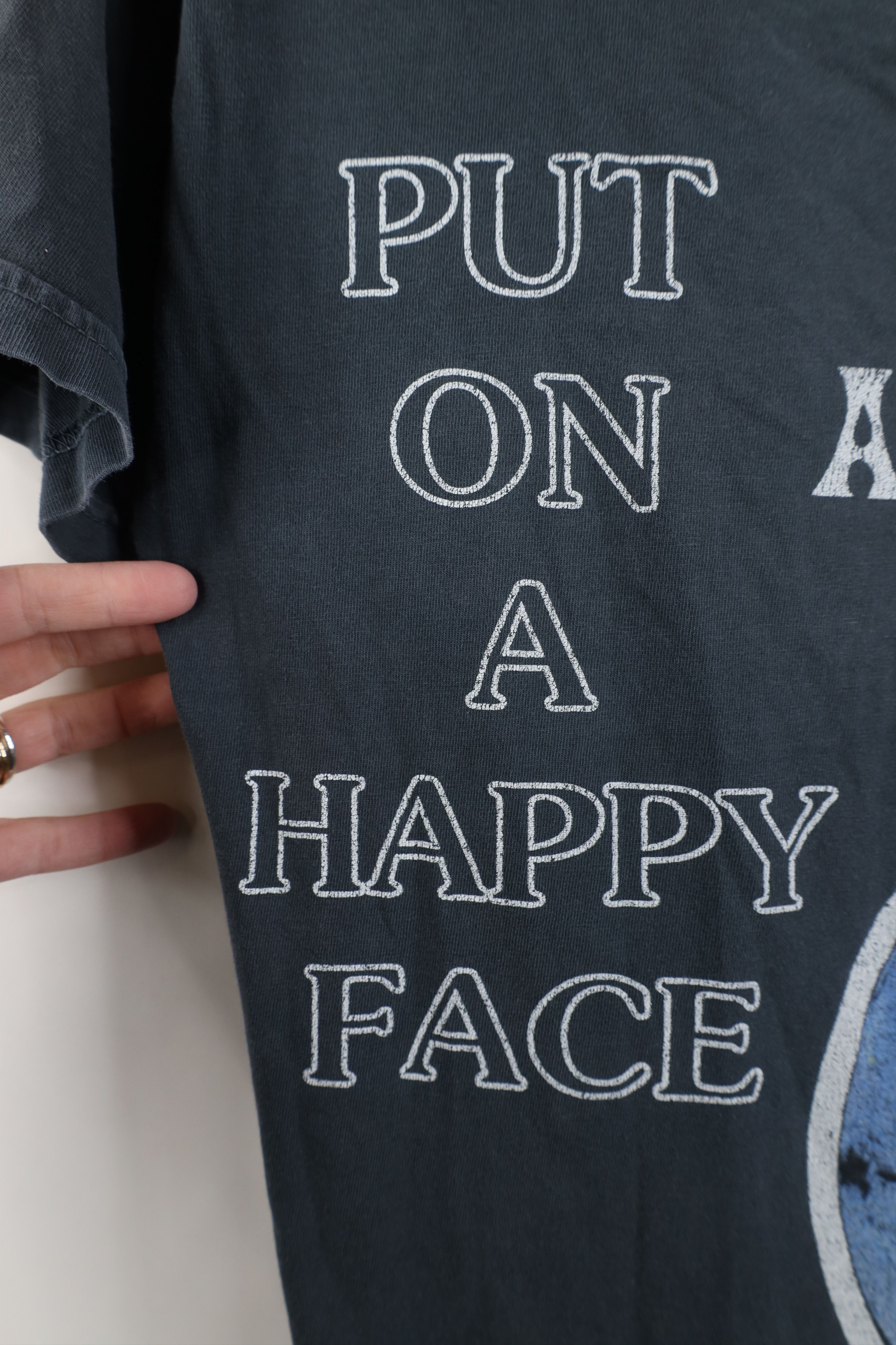 Vintage Astroworld Travis Scott Put On A Happy Face T-Shirt Gray Size US S / EU 44-46 / 1 - 5 Thumbnail