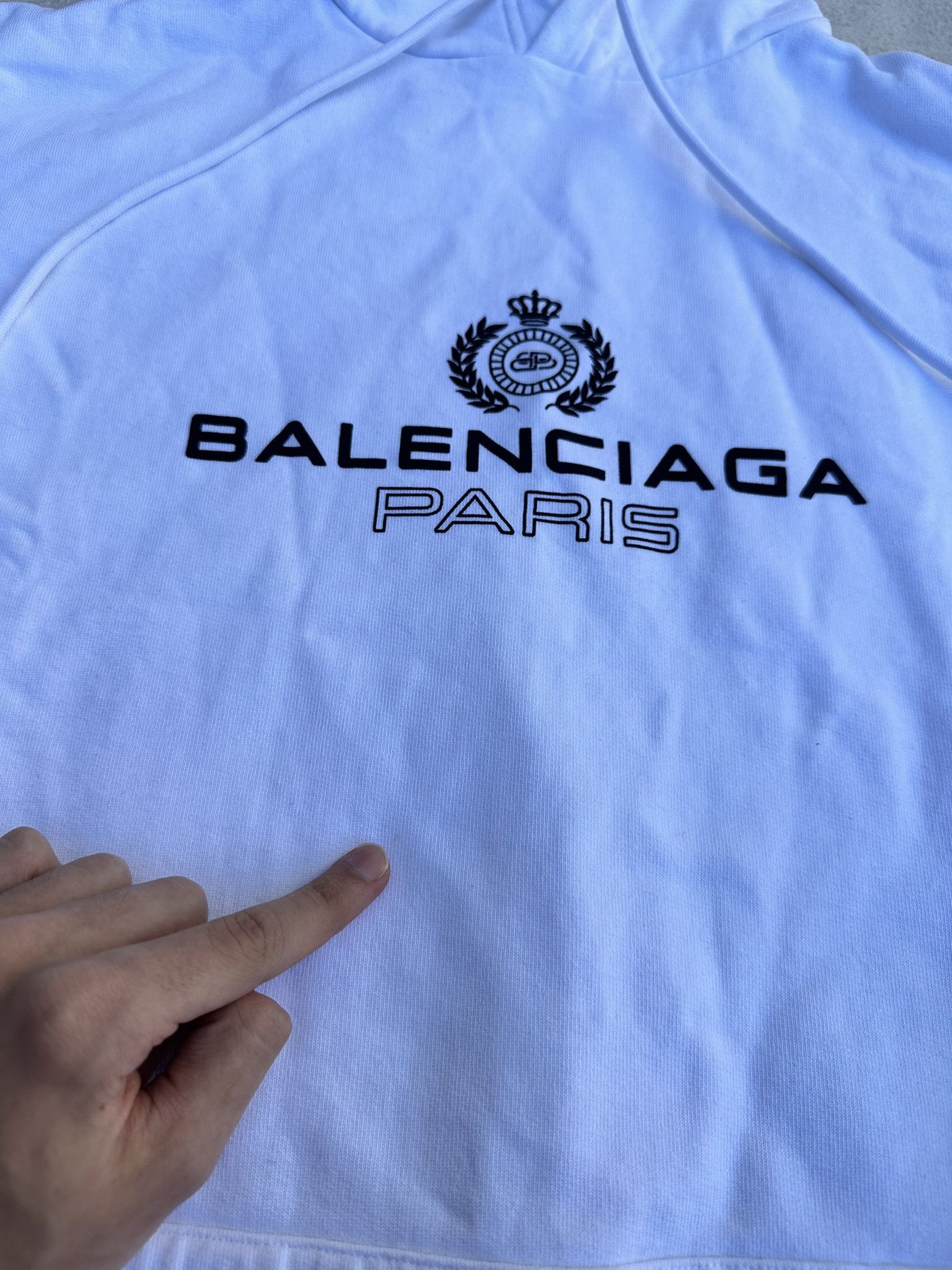 Balenciaga Balenciaga Sweatshirt Paris Laurel Logo White Hoodie Size US S / EU 44-46 / 1 - 5 Thumbnail