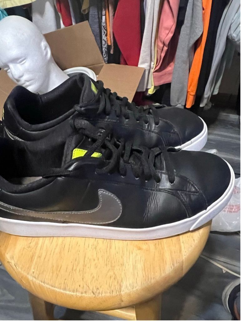 Nike Men's Nike Loyal LW Sneakers Black Neon Yellow Size 9.5 Size US 9.5 / EU 42-43 - 4 Thumbnail