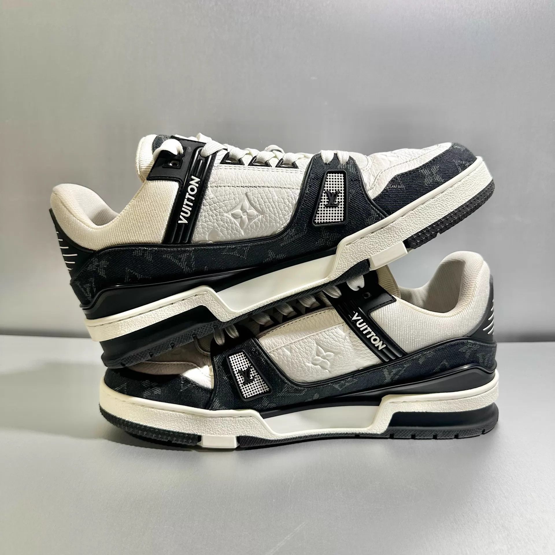 Louis Vuitton Louis Vuitton Trainer B&W Denim 8/42 Worn once Size US 9 / EU 42 - 4 Thumbnail
