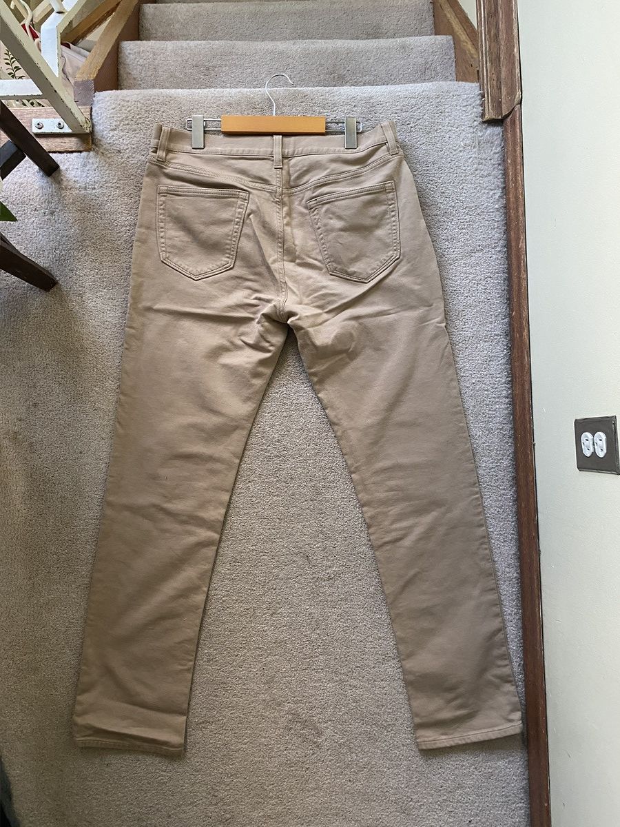 Banana Republic Banana Republic "The Traveler" KHAKI Size US 34 / EU 50 - 2 Thumbnail