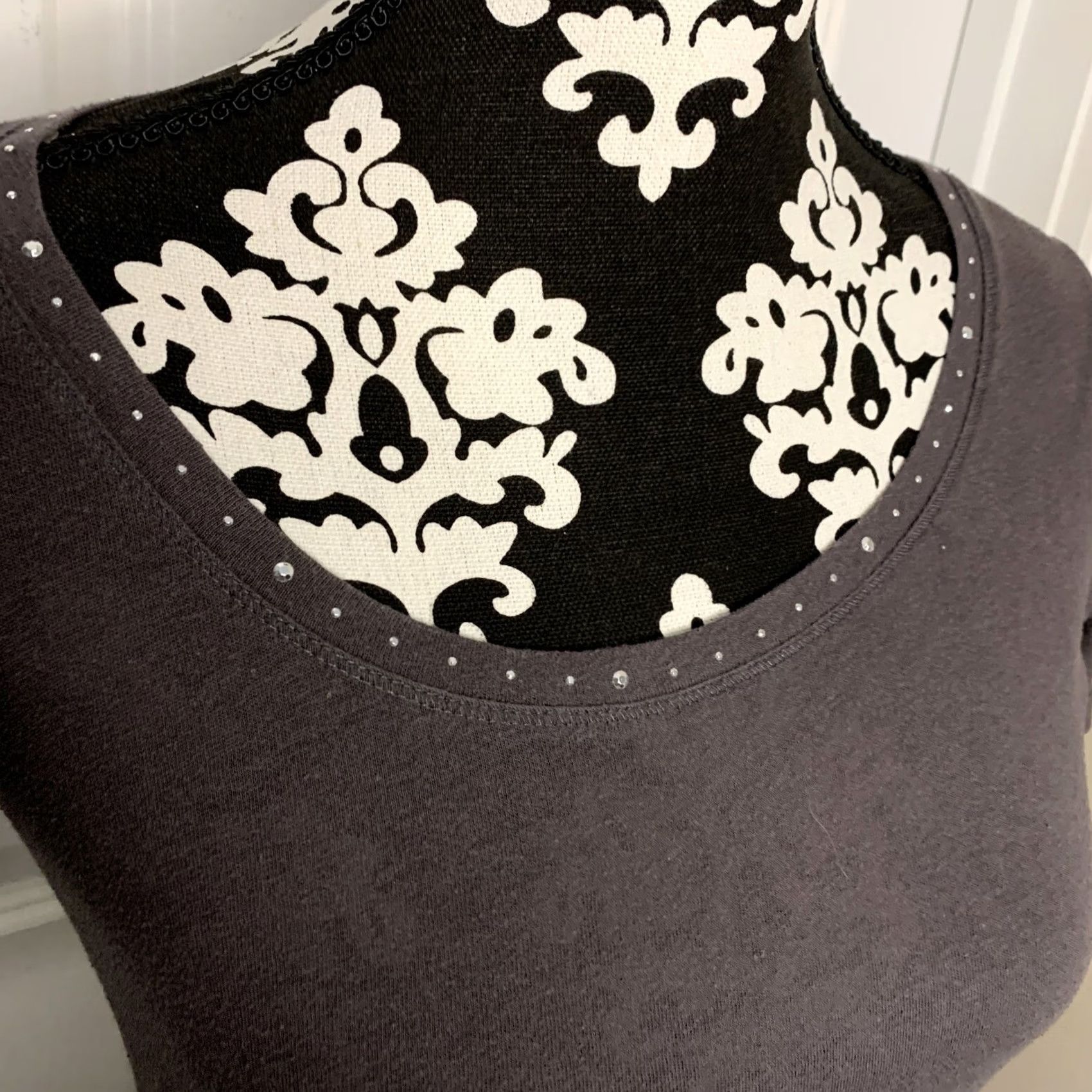 Victoria's Secret Victoria’s Secret T-Shirt Women’s SZ S Gray W/Crystals Short Sleeve Shirt Womens XS? Size S / US 4 / IT 40 - 7 Thumbnail