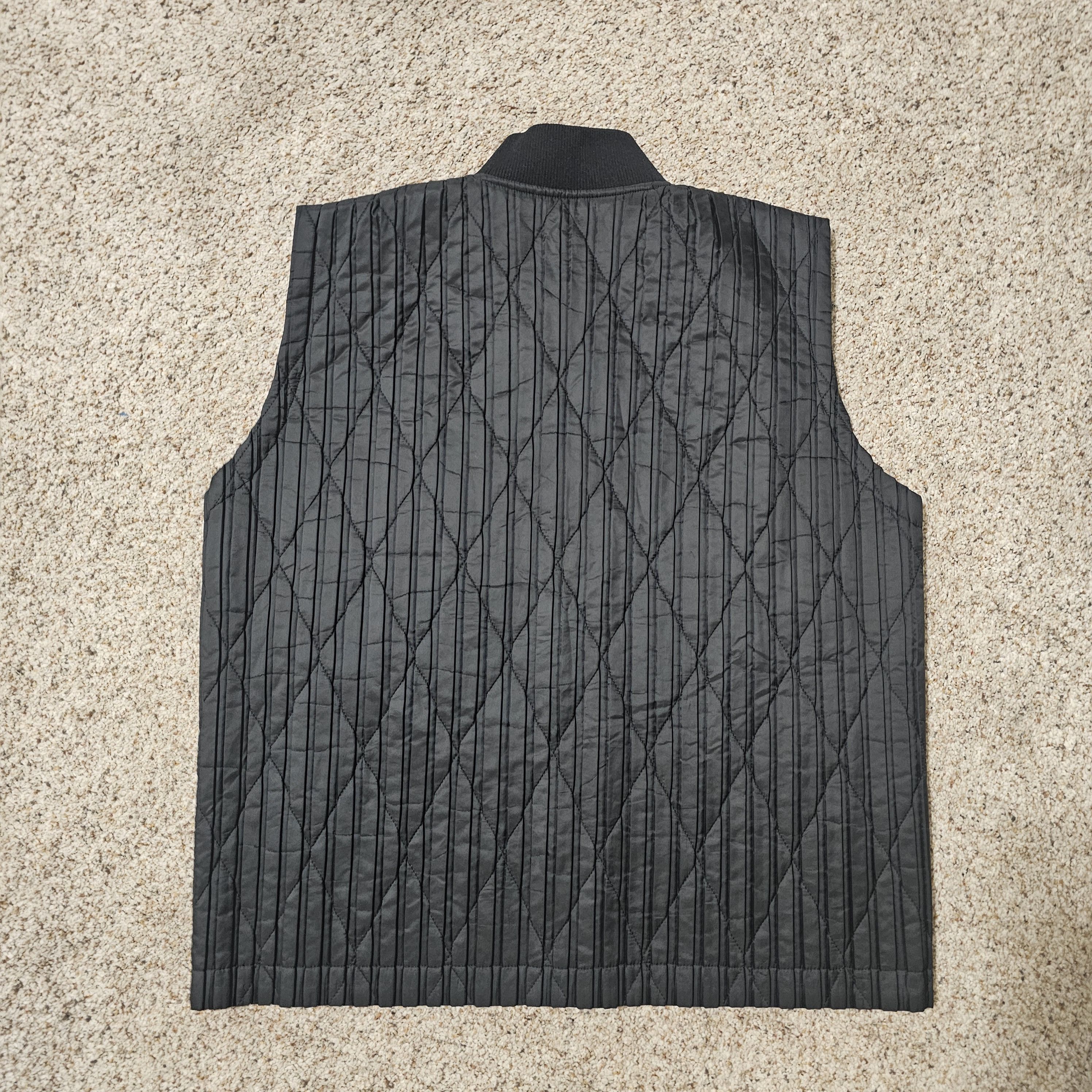 Issey Miyake Homme Plissé Issey Miyake Black Padded Pleats Vest Size 2/M Size US M / EU 48-50 / 2 - 6 Thumbnail