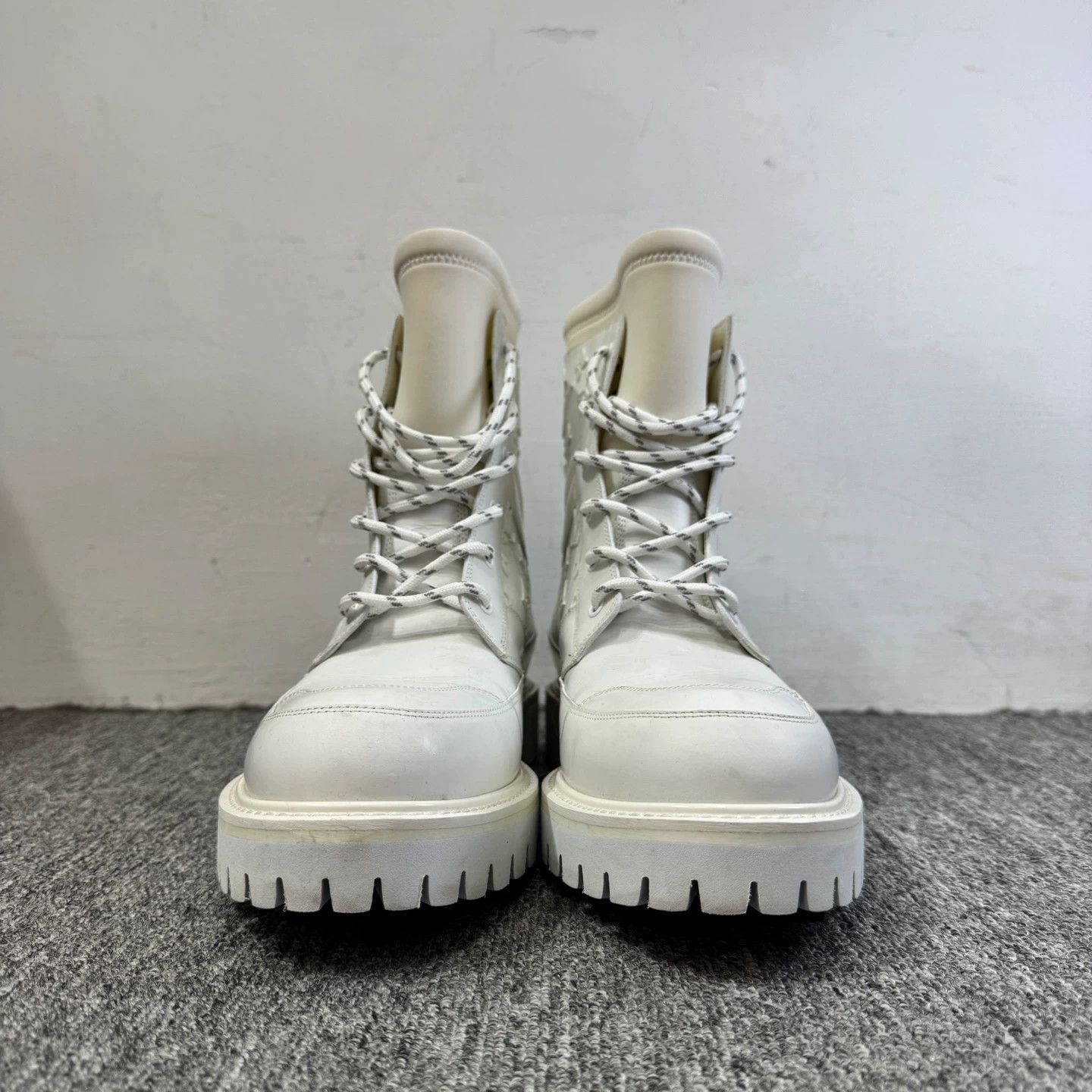 Louis Vuitton lv embossed monogram combat boots 9 98 New Size US 9 / EU 42 - 2 Thumbnail