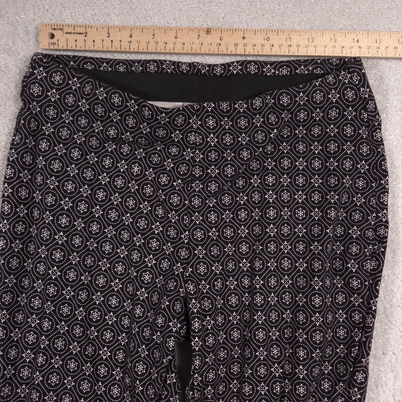 Vintage Chico'S Womens Ponte Skinny Crop Pull On Stretch Black Geometric Pants Size 30" / US 8 / IT 44 - 5 Thumbnail