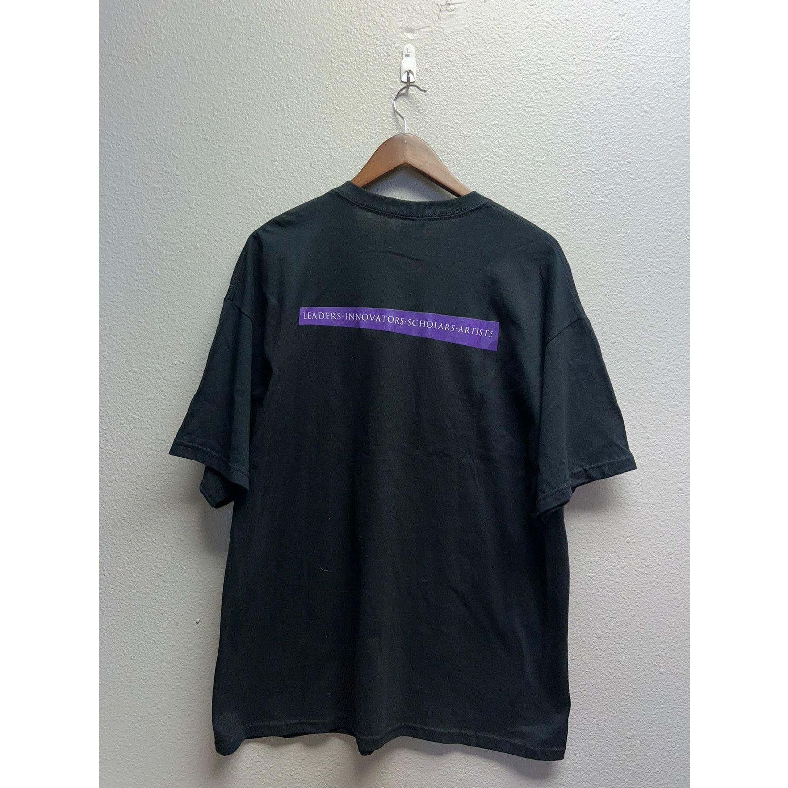 Gildan Vinage Lisa MVHS Shirt Leaders innovators Scholars Artists Size US XL / EU 56 / 4 - 5 Thumbnail