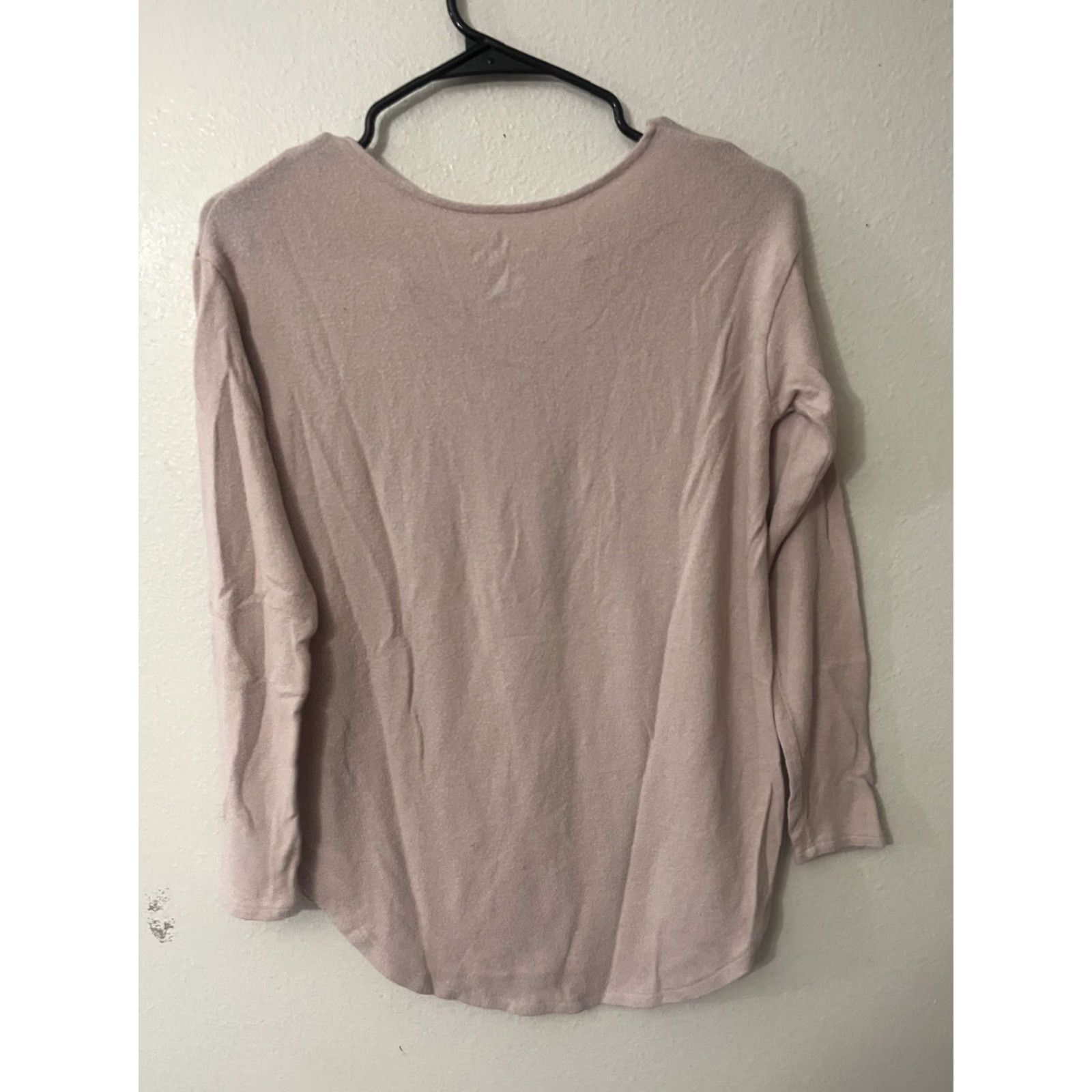 American Eagle Outfitters American Eagle Outfitters Soft & Sexy Pink Pullover Top Women's XS V-Neck Long Sleeve Casual Modern Size XS / US 0-2 / IT 36-38 - 2 Thumbnail