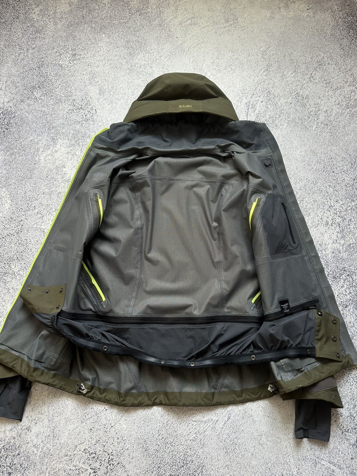 Norrona Norrona Narvik Gore Tex Jacket Khaki Military Arc’teryx Leaf Size US L / EU 52-54 / 3 - 4 Thumbnail