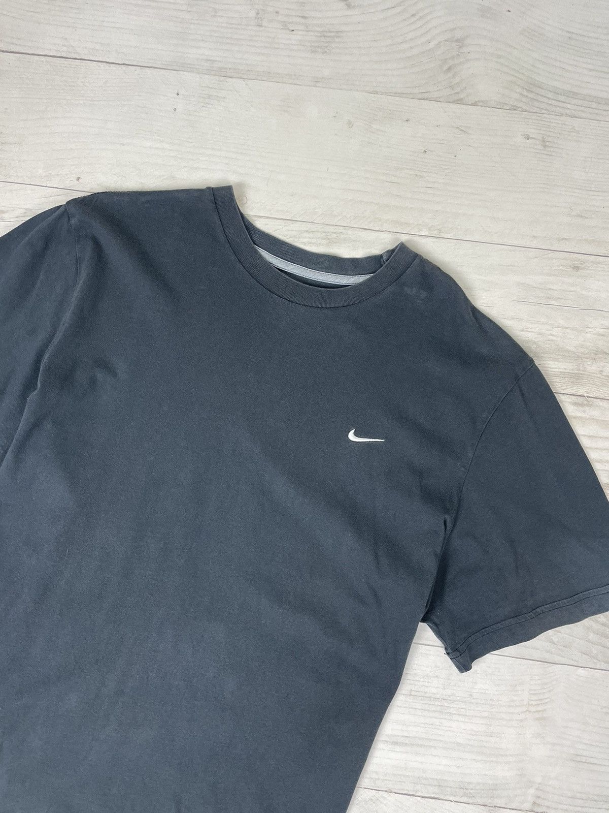 Nike Vintage Nike T-Shirt Mini Swoosh 00s Faded Y2K Size US XL / EU 56 / 4 - 2 Thumbnail