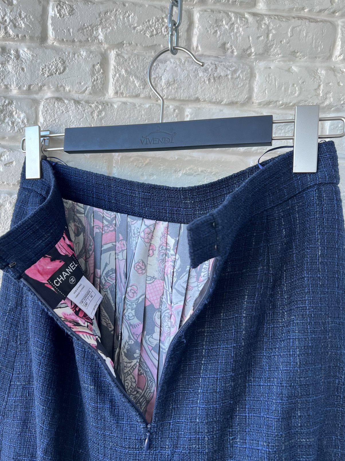 Chanel Chanel Wool Tweed Pleated Logo Navy Skirt Size 27" / US 4 / IT 40 - 4 Thumbnail