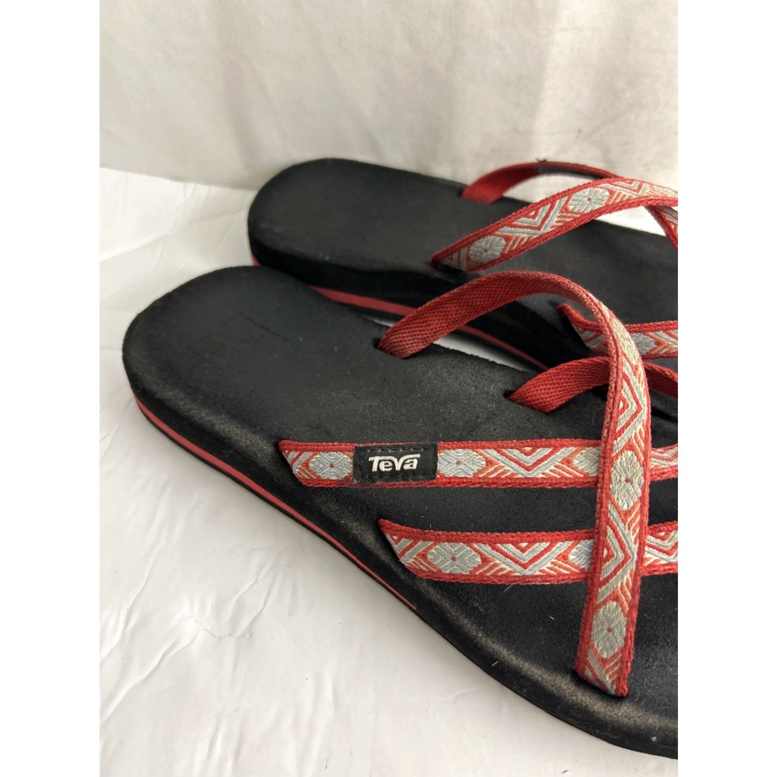 Teva Teva Olowahu Isla Red Sandal Women's Slip On Thong Geometric Cushioned Toe Strap 9m Bristol 84 Size US 7 / IT 37 - 3 Thumbnail