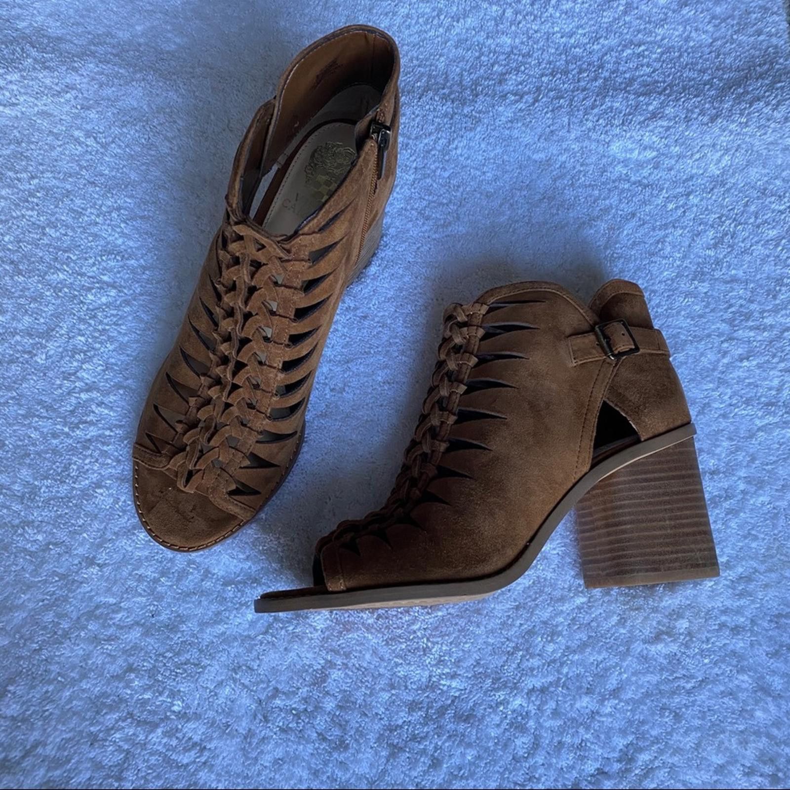Vince Camuto Vince Camuto Torindi Peep Toe Perforated Bootie Size US 9.5 / IT 39.5 - 2 Thumbnail