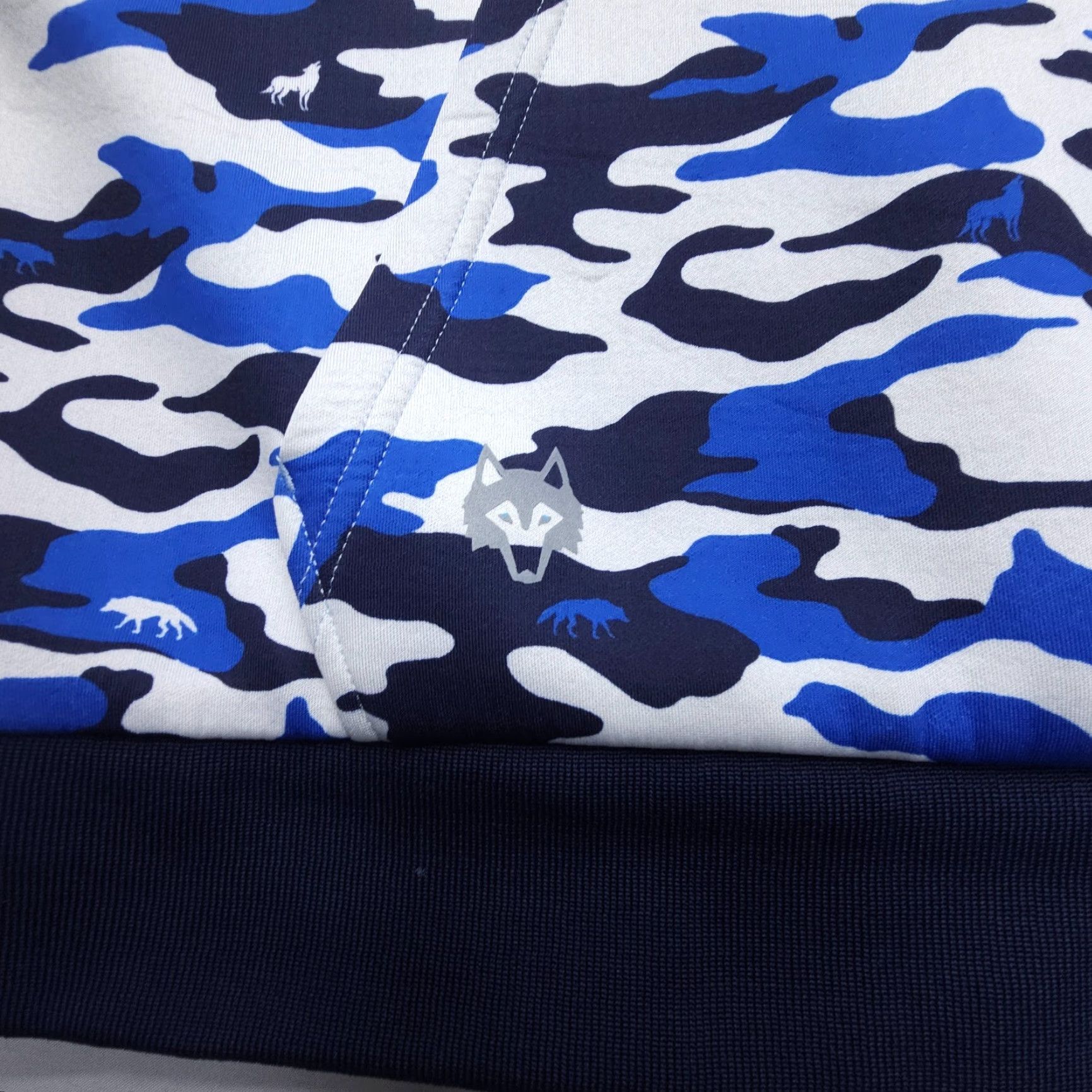 Vintage Greyson Camoscape Chene Hoodie Mens Small Blue Camouflage Wolf Print Performance Golf Shirt Size US S / EU 44-46 / 1 - 7 Thumbnail