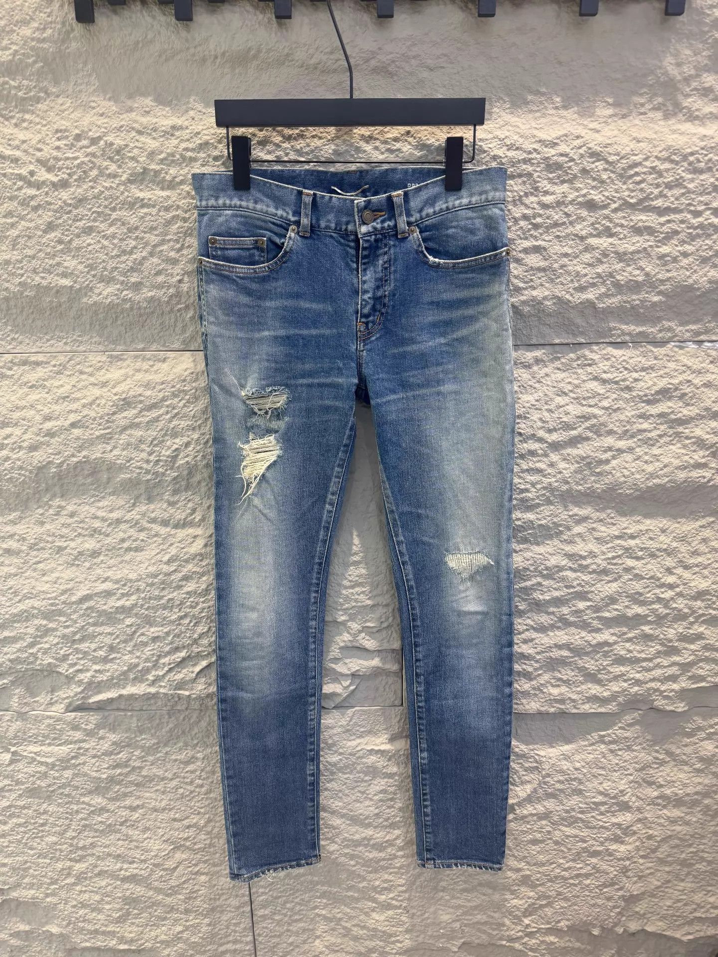 Saint Laurent Paris Saint Laurent Men's Elastic Waist Ripped Slim Jeans 29 Size US 29 - 1 Thumbnail