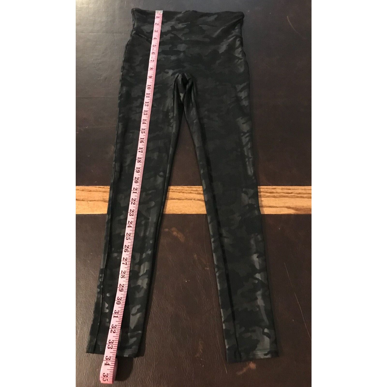 Spanx Spanx Faux Leather Camo Matte Black Leggings Size 27" / US 4 / IT 40 - 7 Thumbnail