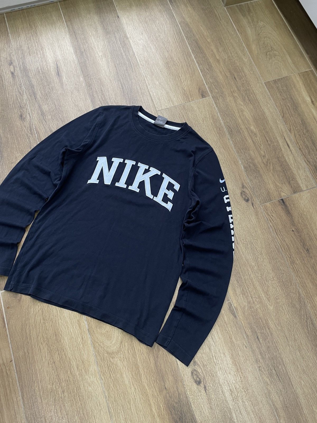 Nike Nike Vintage Long Sleeve Big Logo Japanese Avant Garde Y2K Size US S / EU 44-46 / 1 - 2 Thumbnail