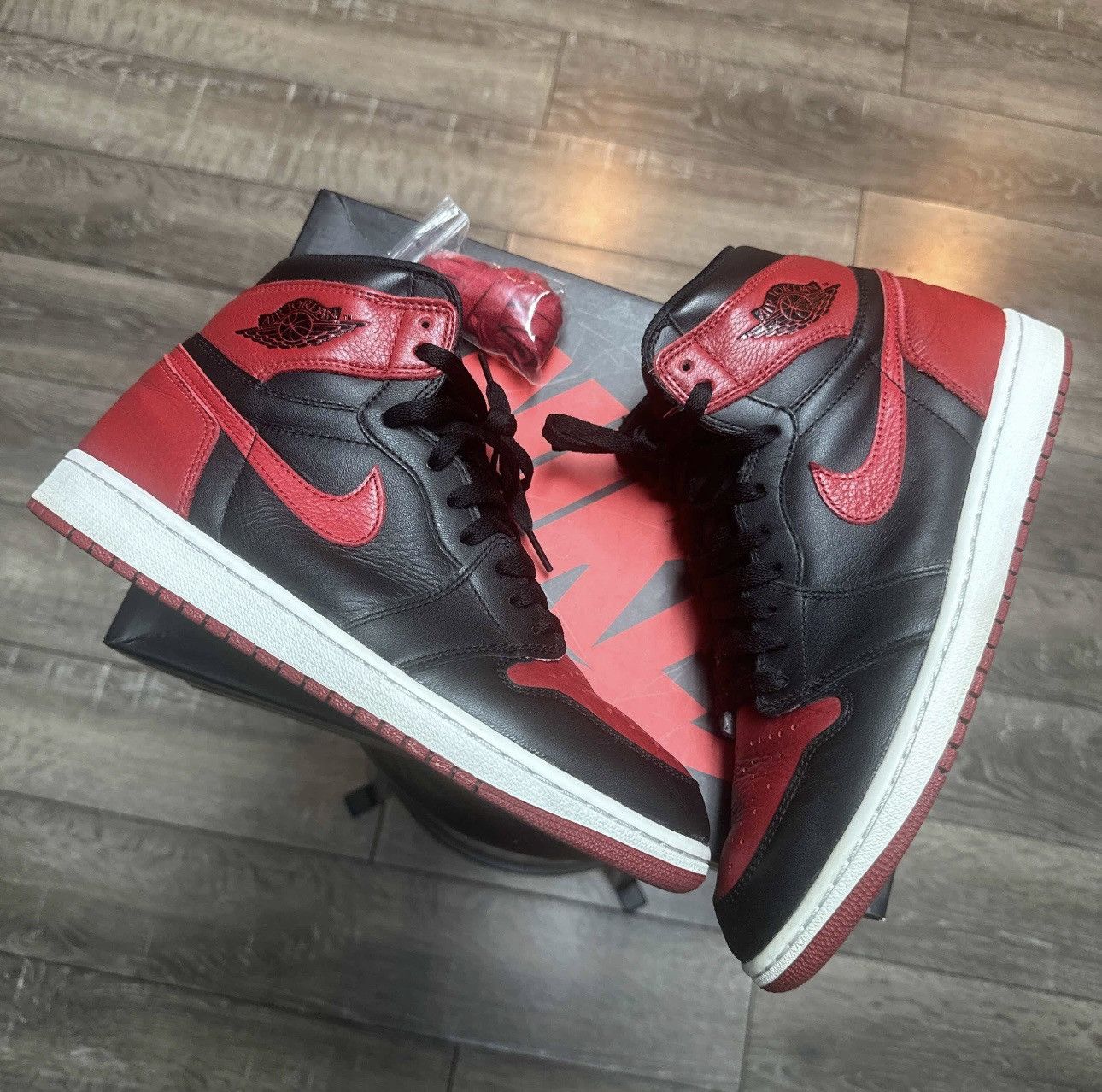 Nike Air Jordan 1 Retro High OG 'Banned' 2016 Size US 10 / EU 43 - 1 Thumbnail