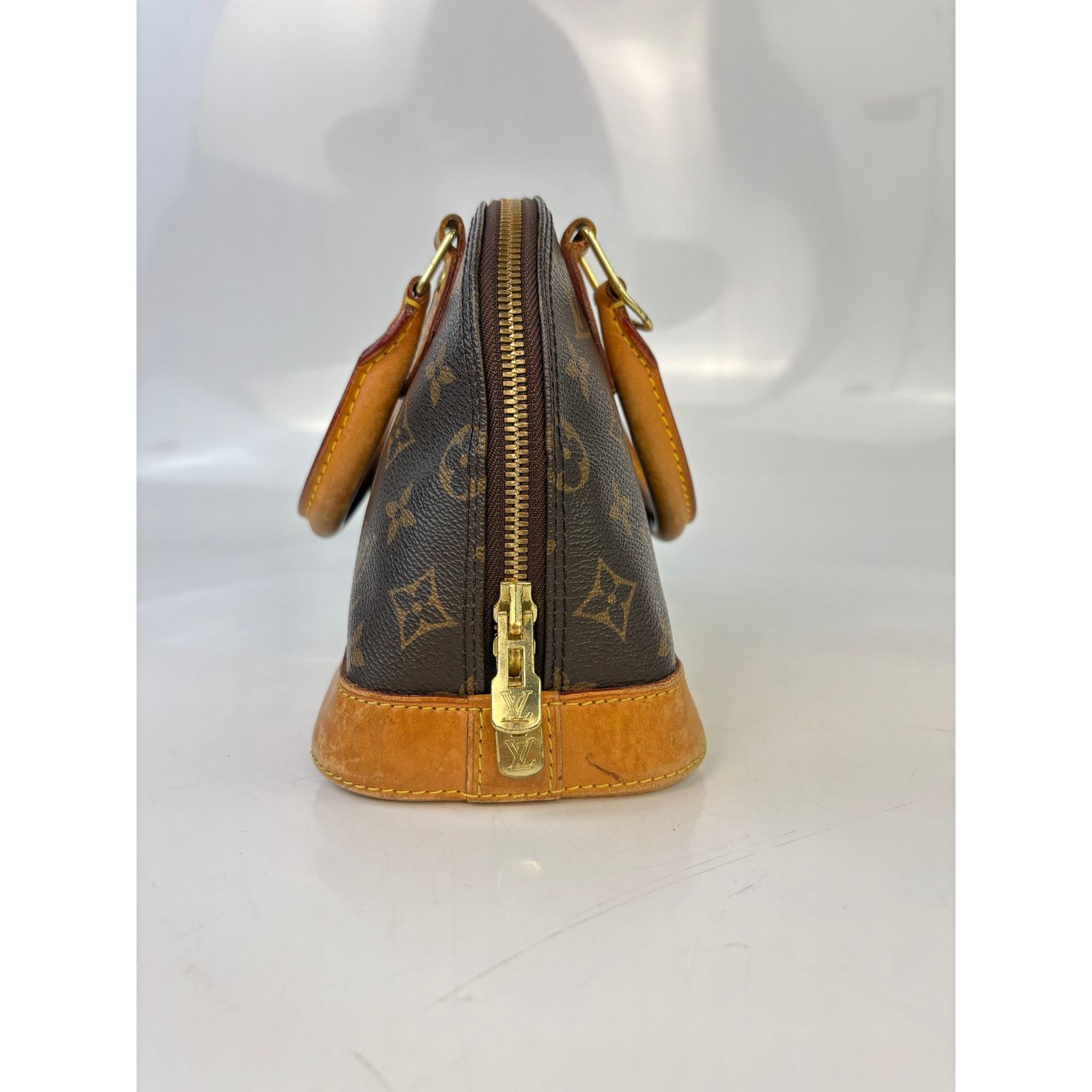 Louis Vuitton Louis Vuitton Alma BB Monogram Canvas Size ONE SIZE - 4 Thumbnail