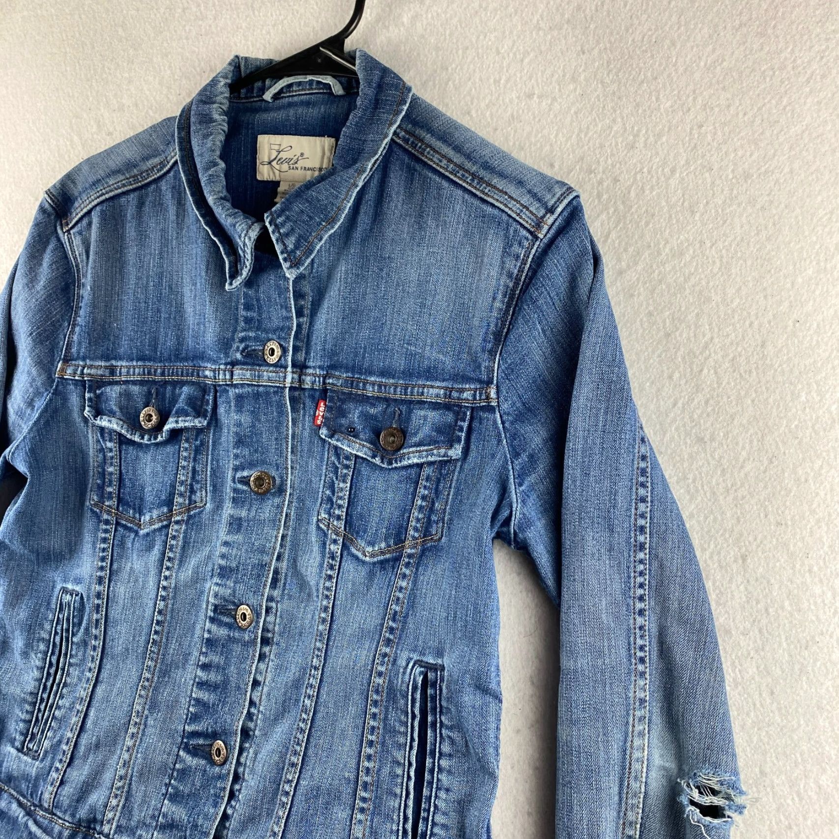 Levi's Levi's Denim Trucker Jacket Womens Large L Blue Distressed Rip Button-Up Size 36" / US 14 / IT 50 - 7 Thumbnail