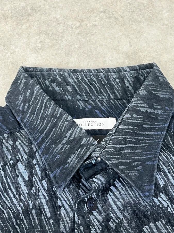 Versace 2000s Versace Black & Navy Waves Abstract Shirt Size US S / EU 44-46 / 1 - 8 Thumbnail