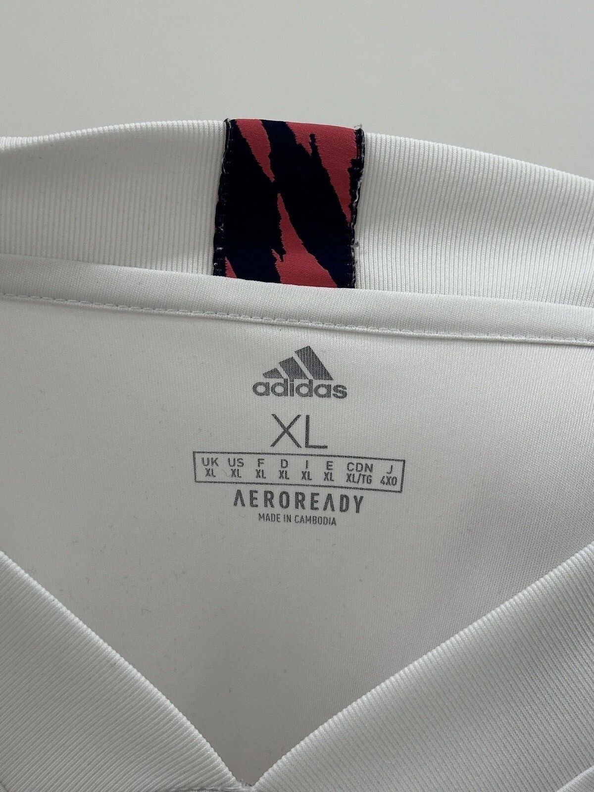 Adidas FC REAL MADRID 2020 2021 HOME JERSEY SHIRT SOCCER FOOTBALL Size US XL / EU 56 / 4 - 9 Thumbnail