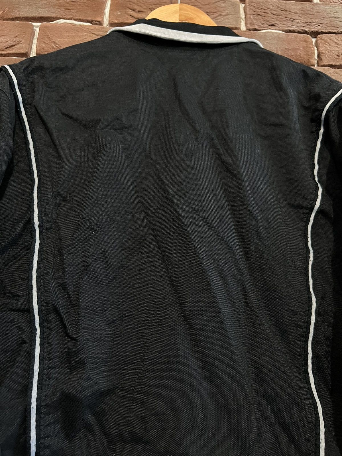Nike Vintage 90s Nike Big Logo Windbreaker Jacket m Hype Street Size US M / EU 48-50 / 2 - 8 Thumbnail