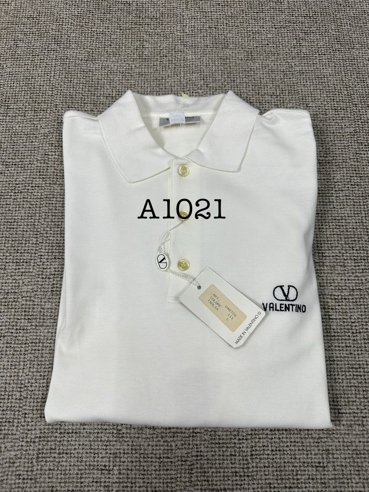 Valentino Vintage Valentino Polo Tee NOS A1021 Size US L / EU 52-54 / 3 - 13 Thumbnail