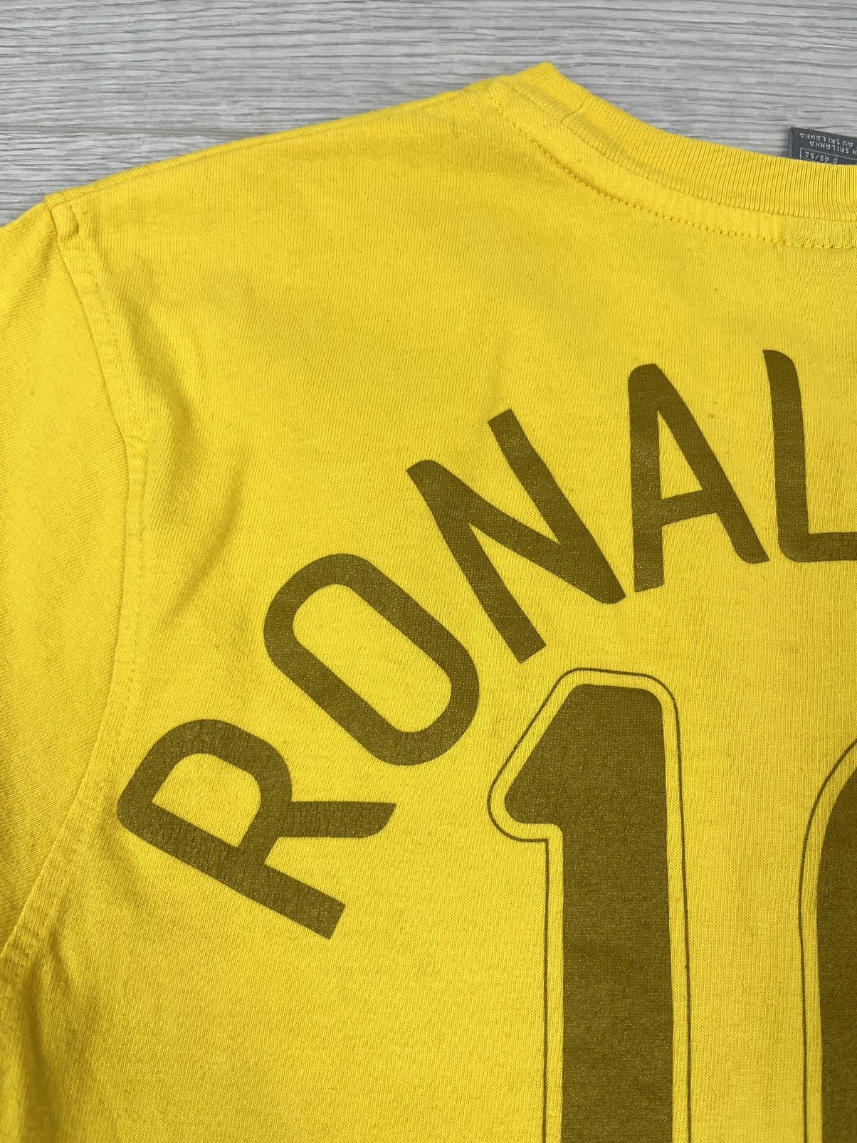 Vintage Blokecore⚽️ Nike Vintage 00s Brazil Ronaldinho T Shirt Size US M / EU 48-50 / 2 - 9 Thumbnail