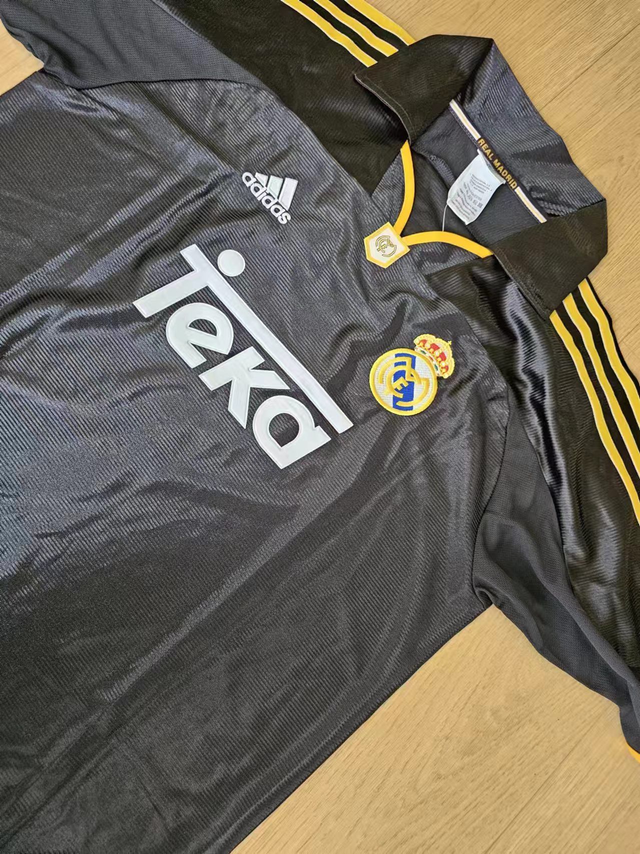 Other 98 00 Real Madrid #7 Raúl Jersey Size US L / EU 52-54 / 3 - 4 Thumbnail