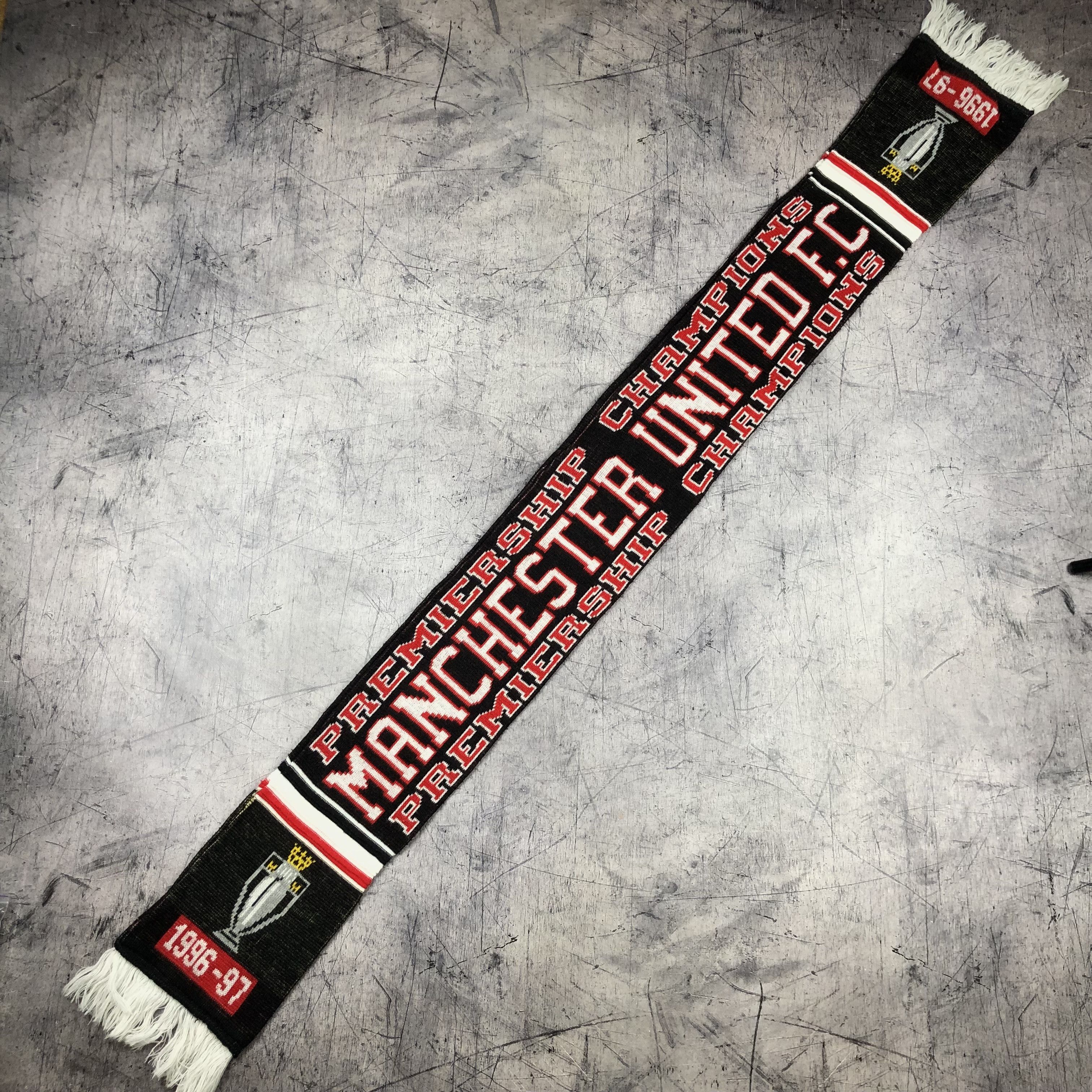 Vintage Manchester United FC 1996-1997 Premiership Scarf Flag Size ONE SIZE - 8 Thumbnail