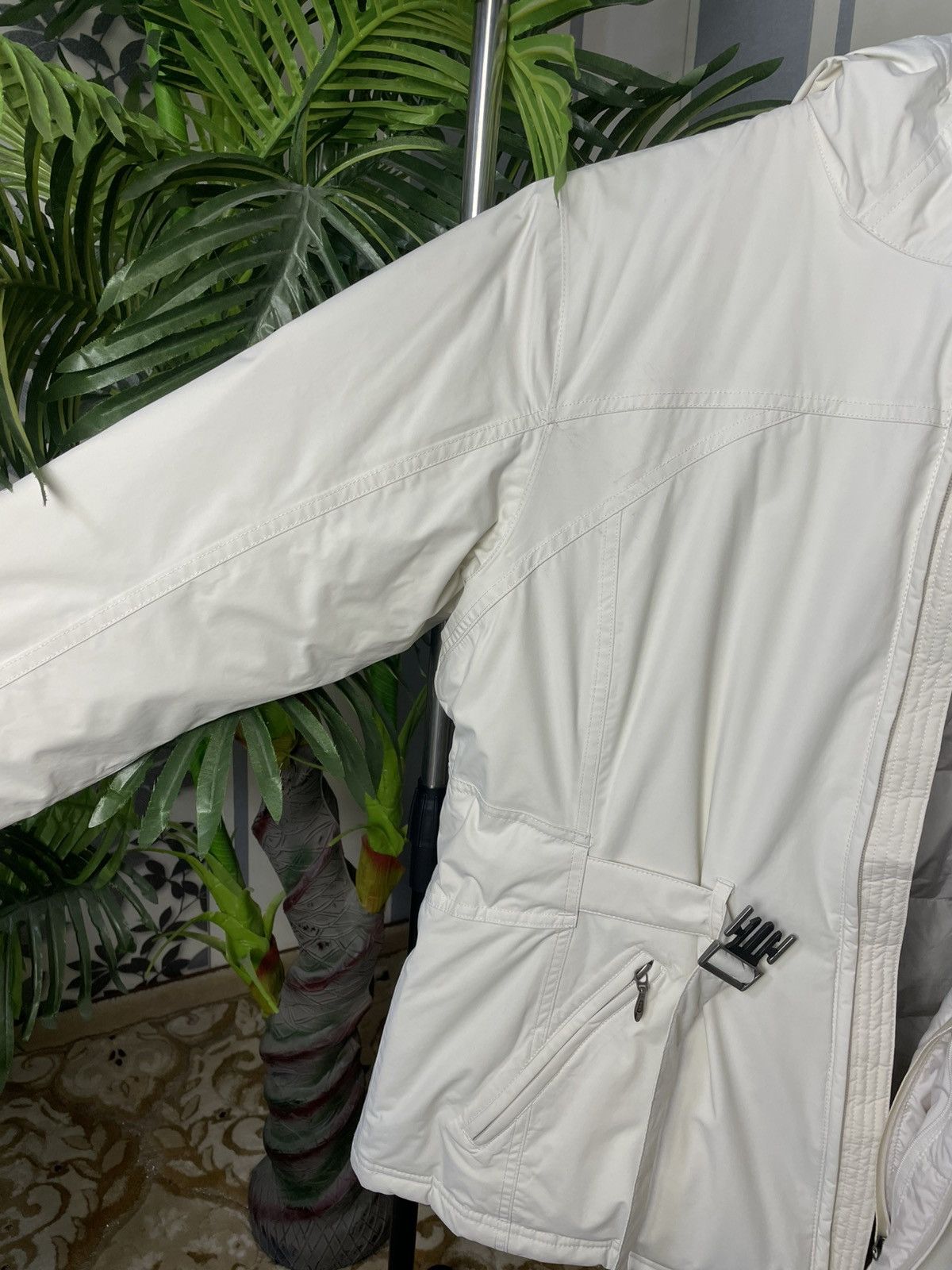 The North Face Women’s HyVent Puffer White Jacket Size XL
